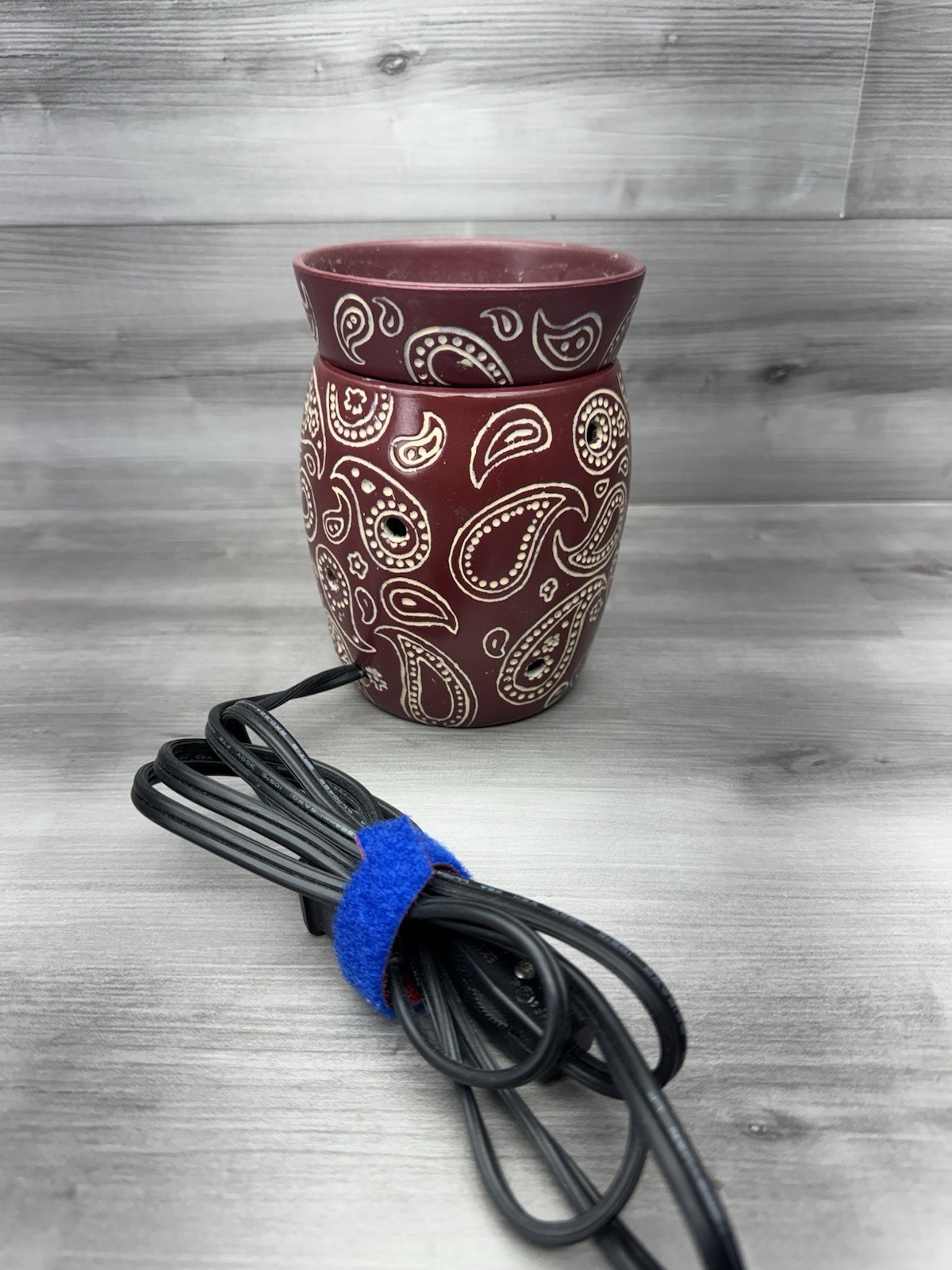 Scentsy BANDANA Full-Size Electric Wax Tart Warmer Retired Red w/Bulb