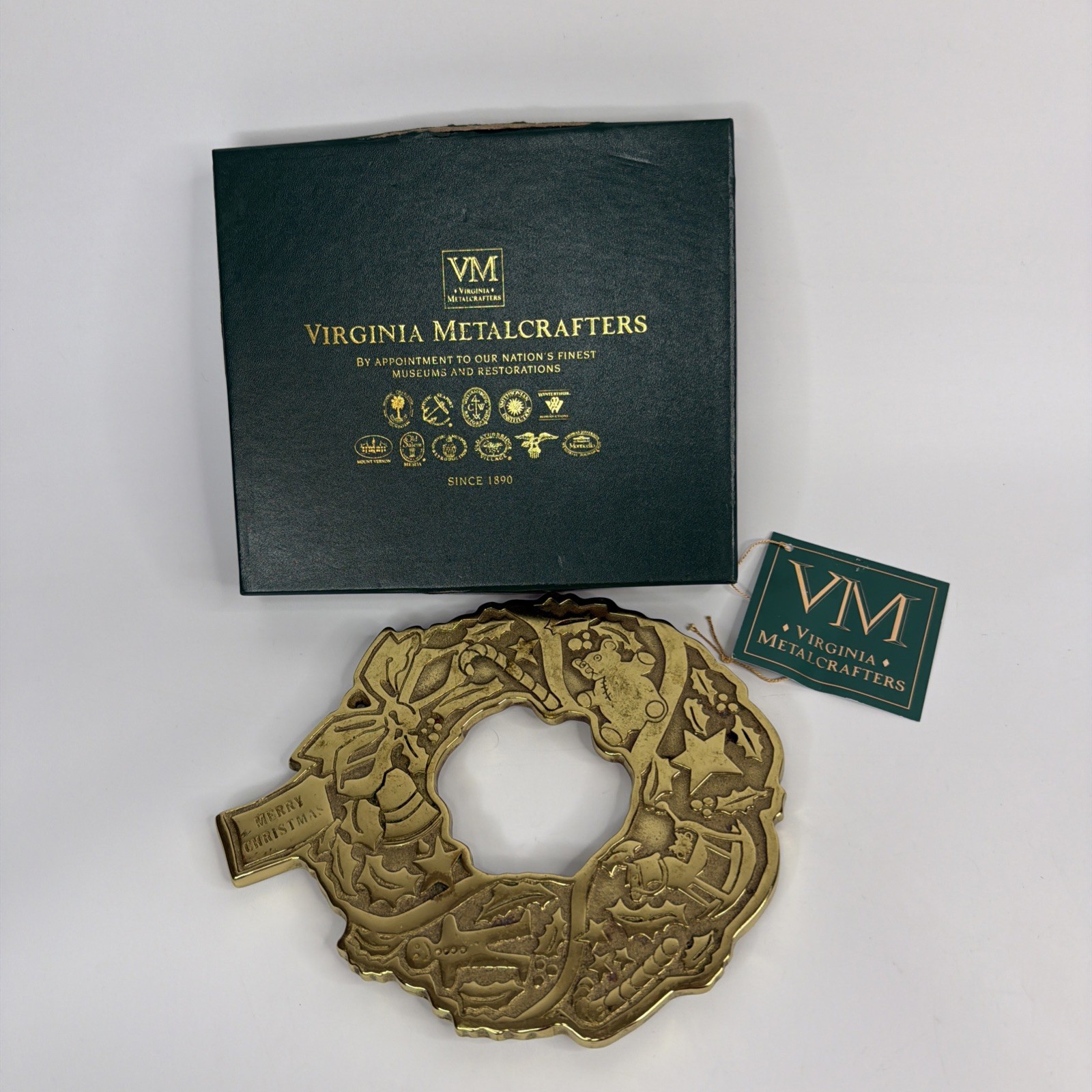 Vintage 1996 Virginia Metalcrafters CHRISTMAS WREATH Trivet Solid Brass 7” w/Box Vintage 1996 Virginia Metalcrafters CHRISTMAS WREATH Trivet Solid Brass 7” w/Box