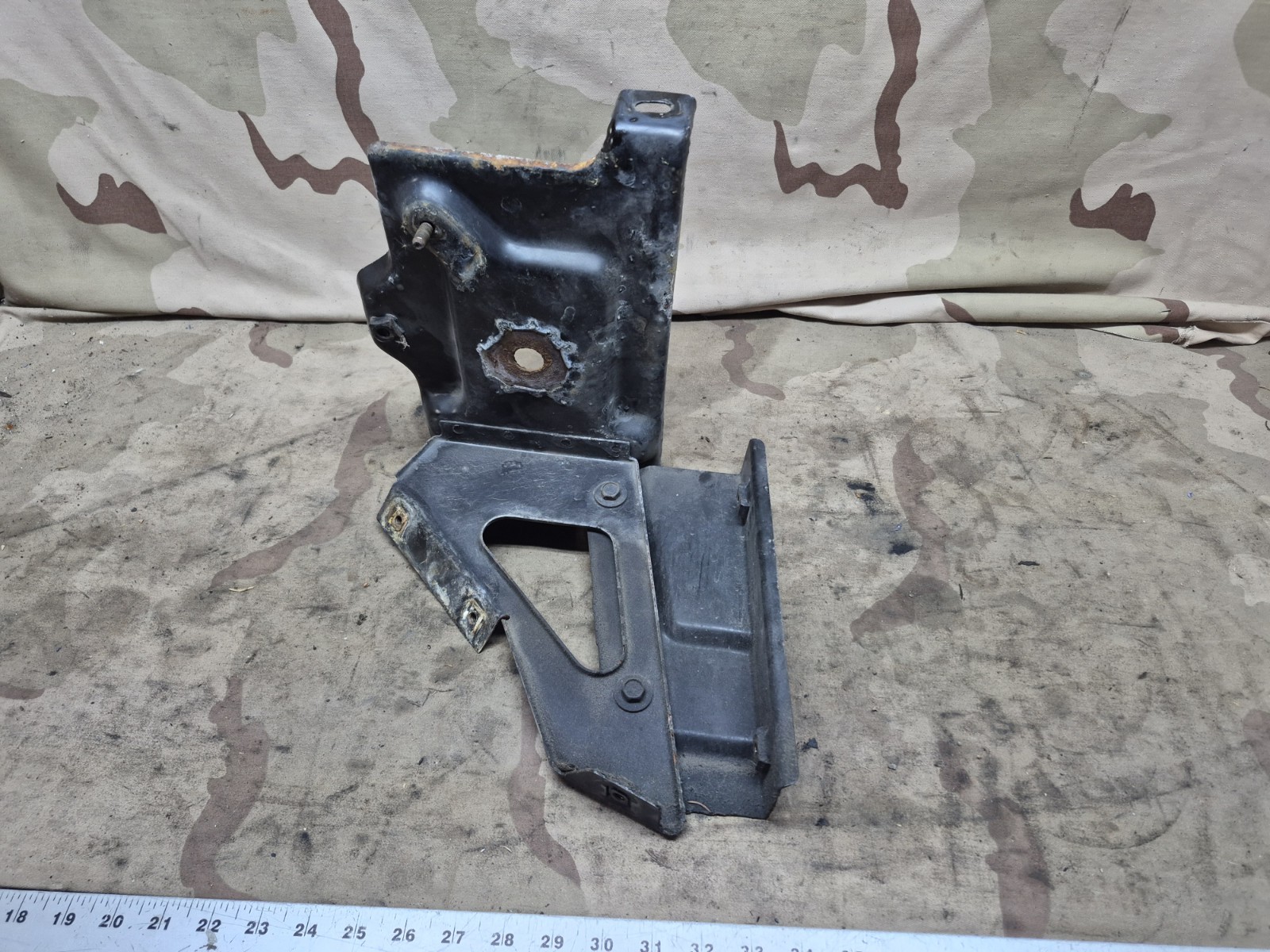 1995-98 OBS Chevy Gmc Truck & Suv Genuine GM Right Battery Tray OEM 1995-98 OBS Chevy Gmc Truck & Suv Genuine GM Right Battery Tray OEM