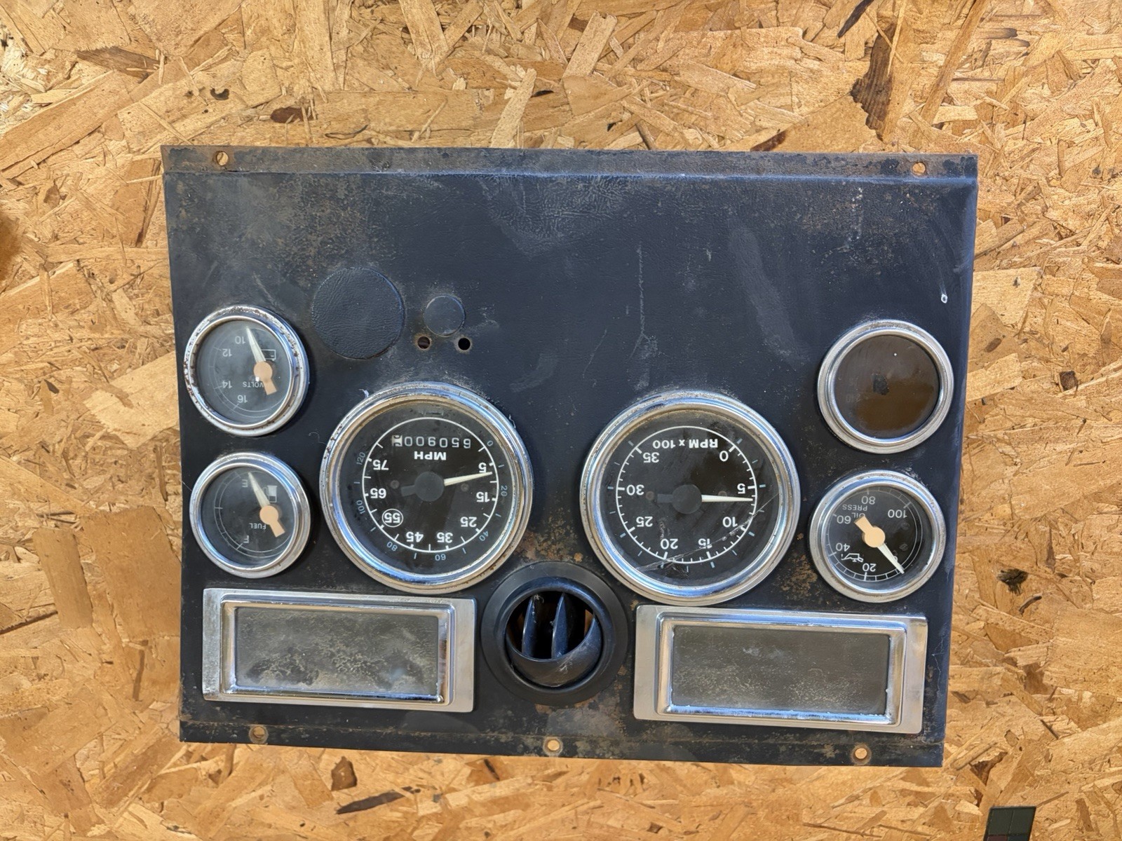 1993 FORD 9000 USED INSTRUMENT CLUSTER Used OEM N14 Cummins