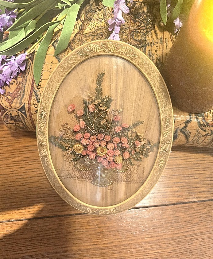 Rare 1970s VTG Dried Flower Shadow Box Oval Pinecone Frame Bubble Glass Wall Art