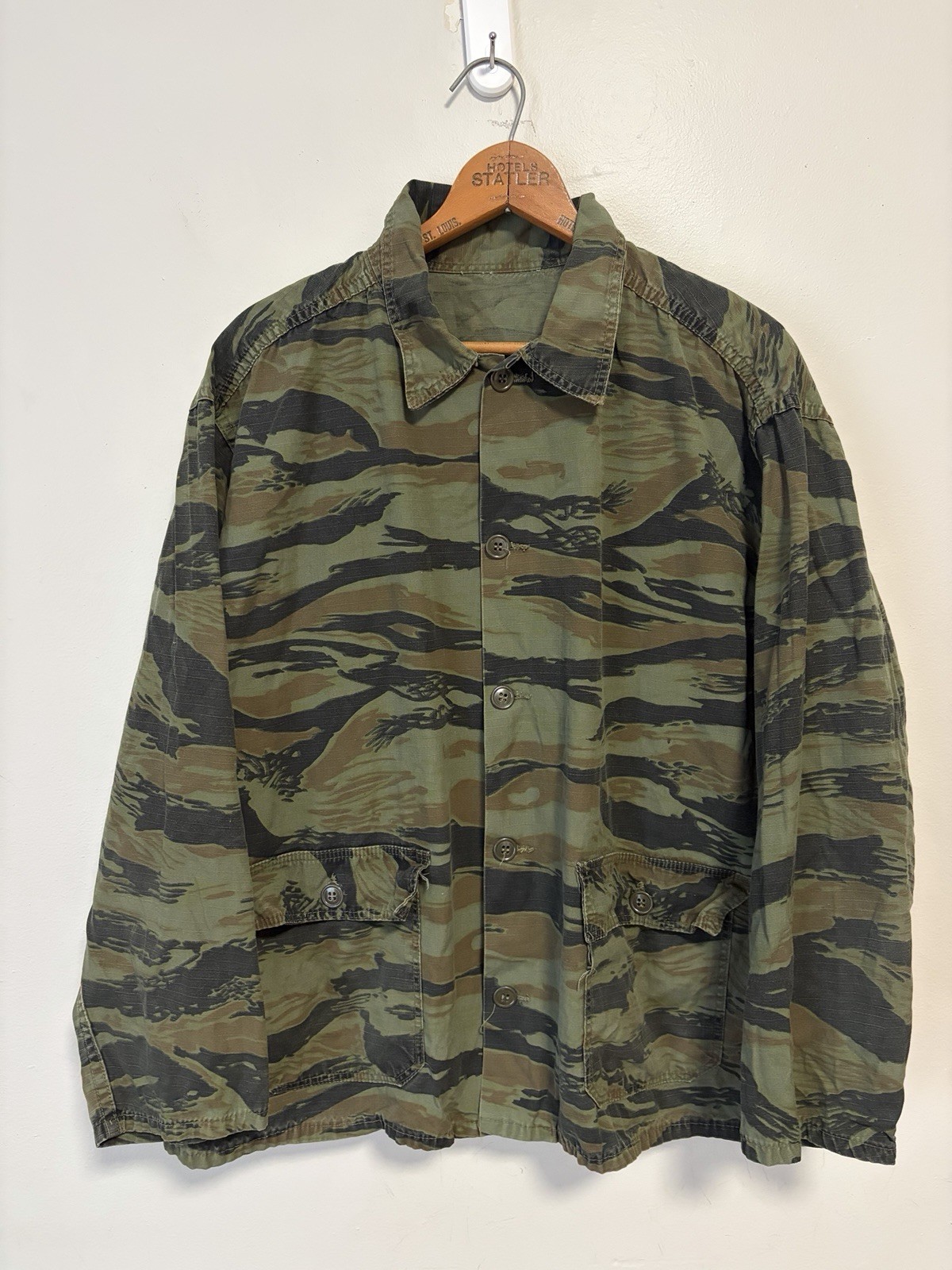 Vintage 60s Tiger Stripe Camouflage Vietnam Era Shirt Chore Coat Jacket Large