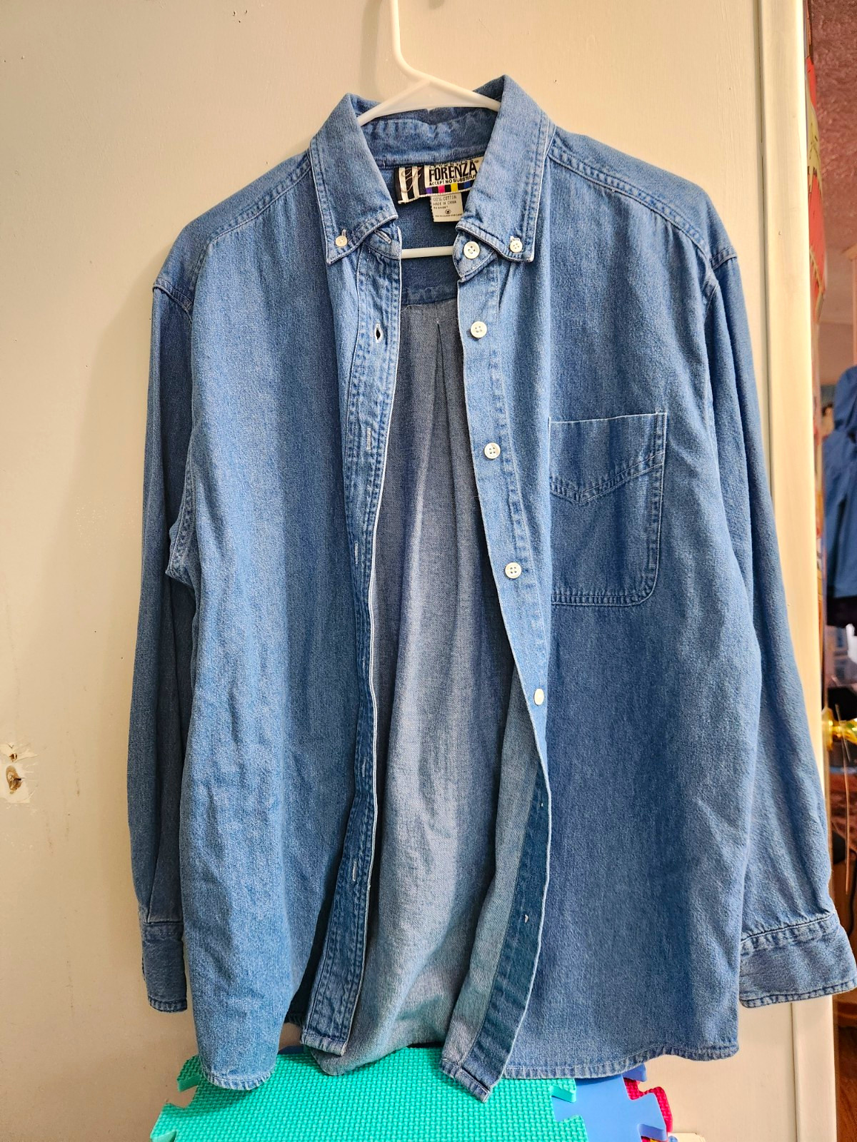 VTG Forenza 90s Button Down Light Denim Shirt Medium Womens 100% Cotton VTG Forenza 90s Button Down Light Denim Shirt Medium Womens 100% Cotton