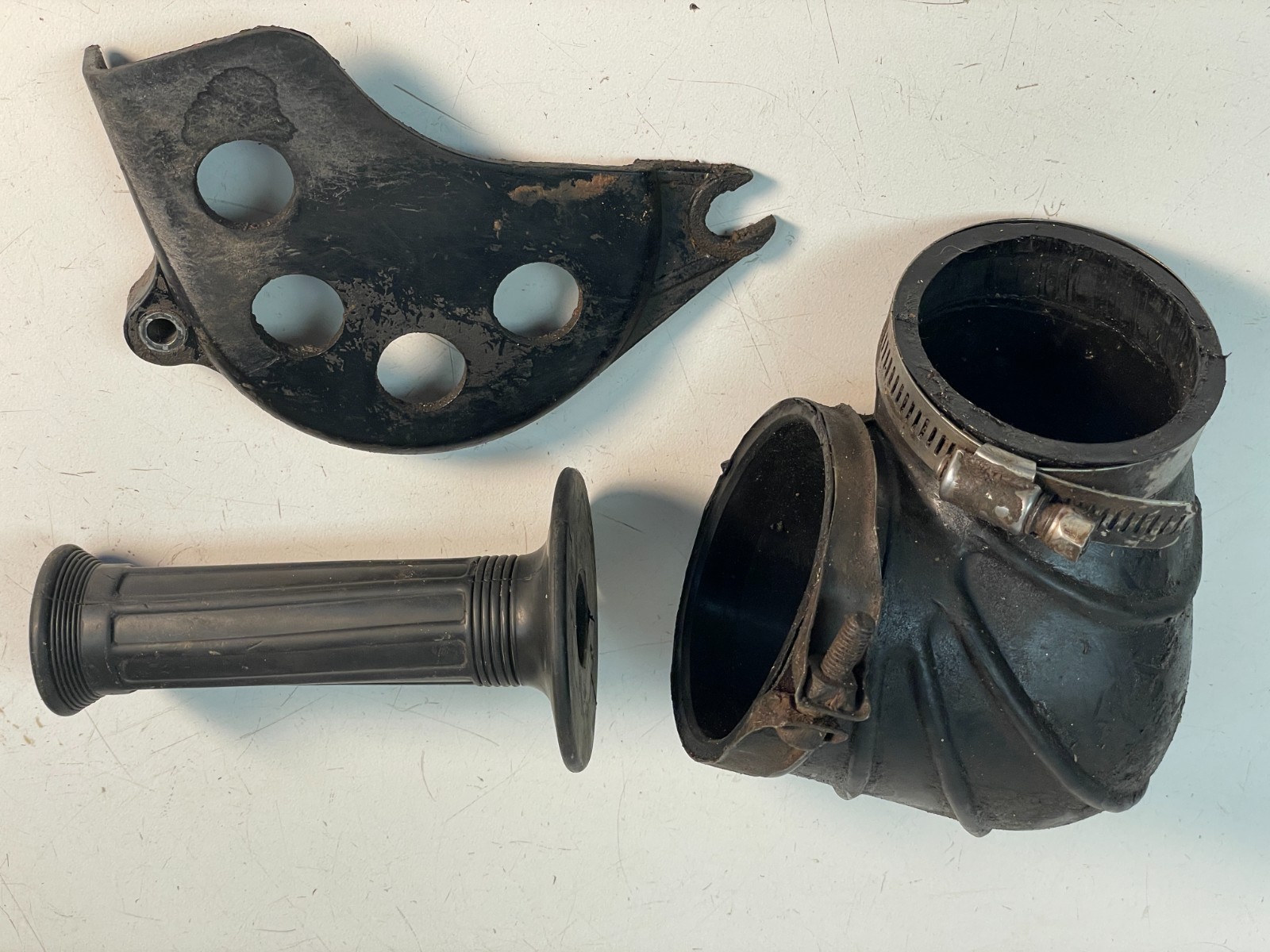 1979 Yamaha IT400 Intake Boot Grip Sprocket Cover Misc Parts 2X8 1979 Yamaha IT400 Intake Boot Grip Sprocket Cover Misc Parts 2X8