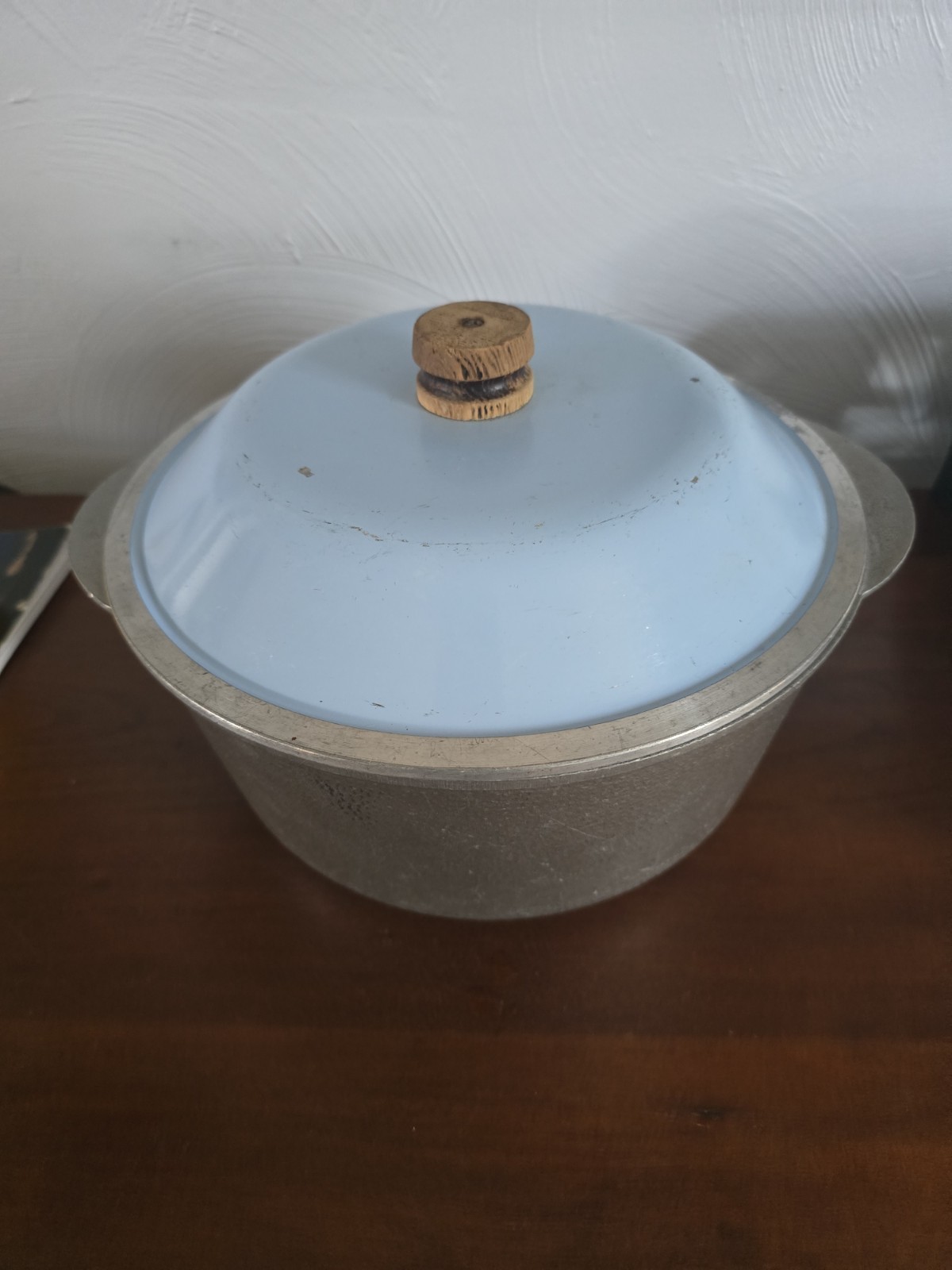 Vintage 4 Quart Aluminum Dutch Oven Casserole Pot With Blue Lid Vintage 4 Quart Aluminum Dutch Oven Casserole Pot With Blue Lid