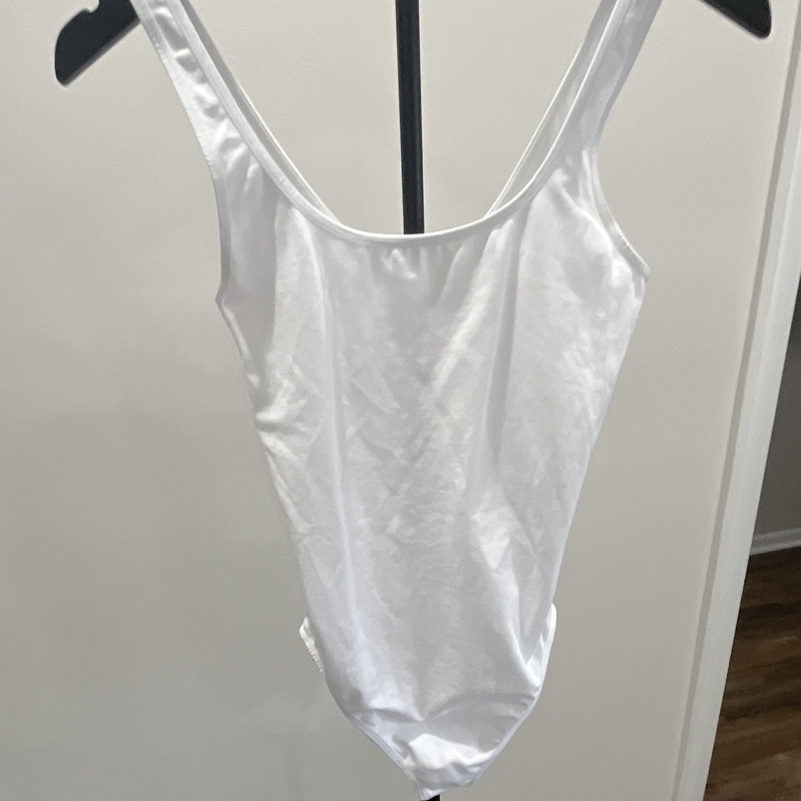 Jezebel Women\'s White Solid One-Piece Bodysuit Mild Compression Stretch Size S