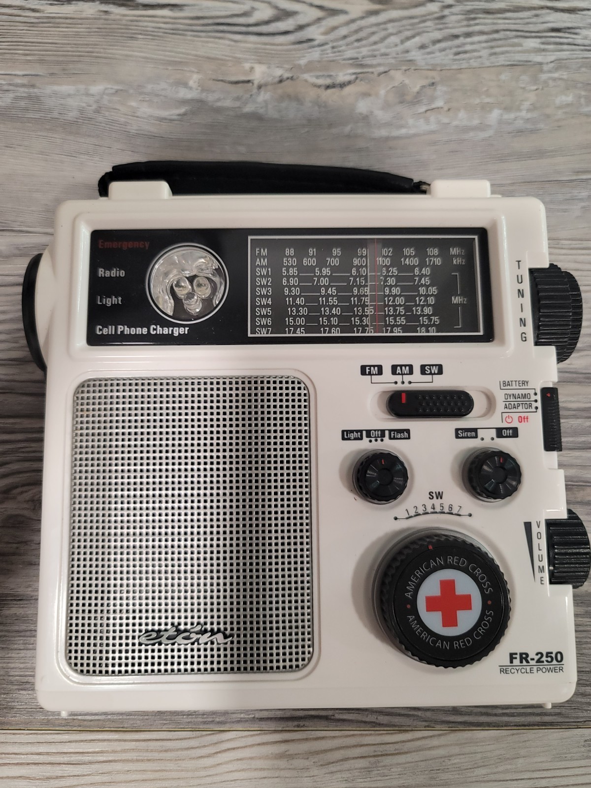 Emergency American Red Cross emergency radio hand crank flashlight batterys 