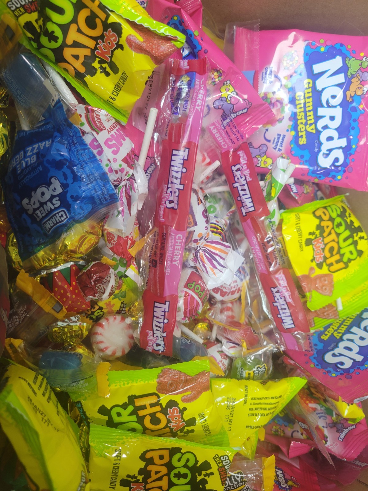 20lbs Halloween Bulk Candy mix - For Parades - Birthdays - Party - Piñata Filler 20lbs Halloween Bulk Candy mix - For Parades - Birthdays - Party - Piñata Filler