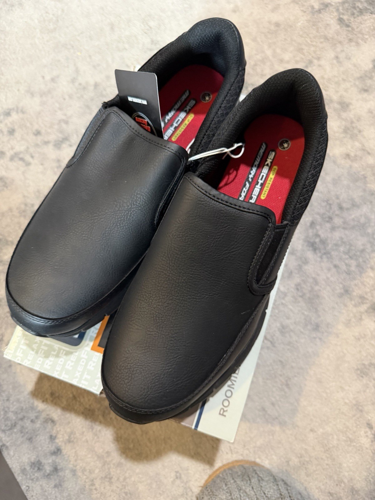 Men’s Sketchers Relaxed Fit Slip Resistant Shoes Size 9 Men’s Sketchers Relaxed Fit Slip Resistant Shoes Size 9