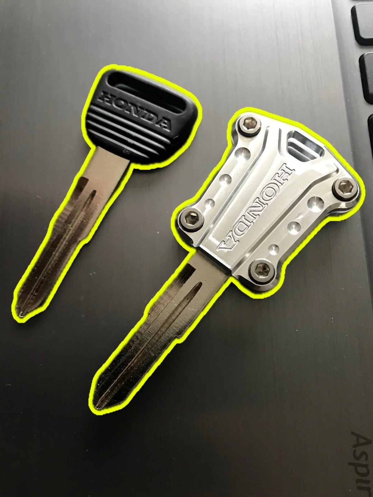 Honda Universal Key Cover Accord, Civic, CR-X, CR-V, Del-Sol, Odyssey, Prelude Honda Universal Key Cover Accord, Civic, CR-X, CR-V, Del-Sol, Odyssey, Prelude