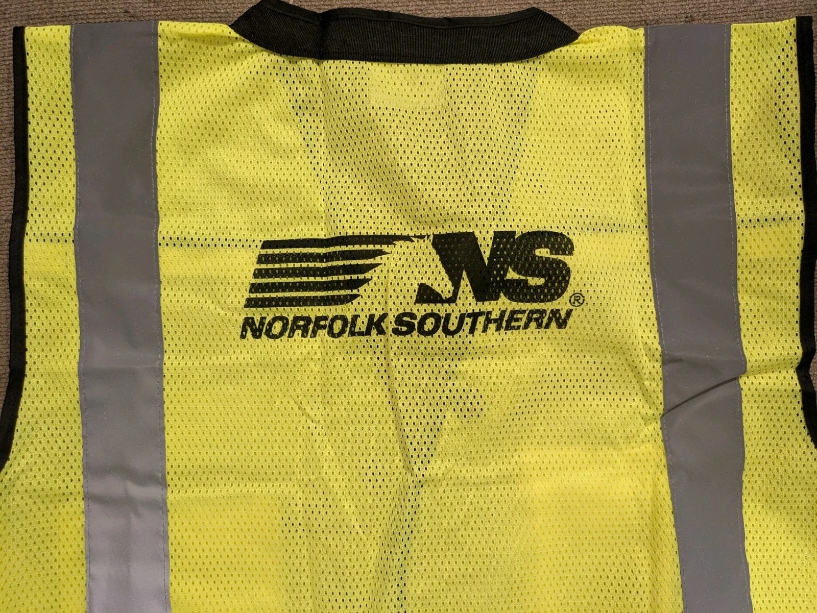 New In Plastic Norfolk Southern Railroad Trainman Hi-vis Vest Adult XL New In Plastic Norfolk Southern Railroad Trainman Hi-vis Vest Adult XL