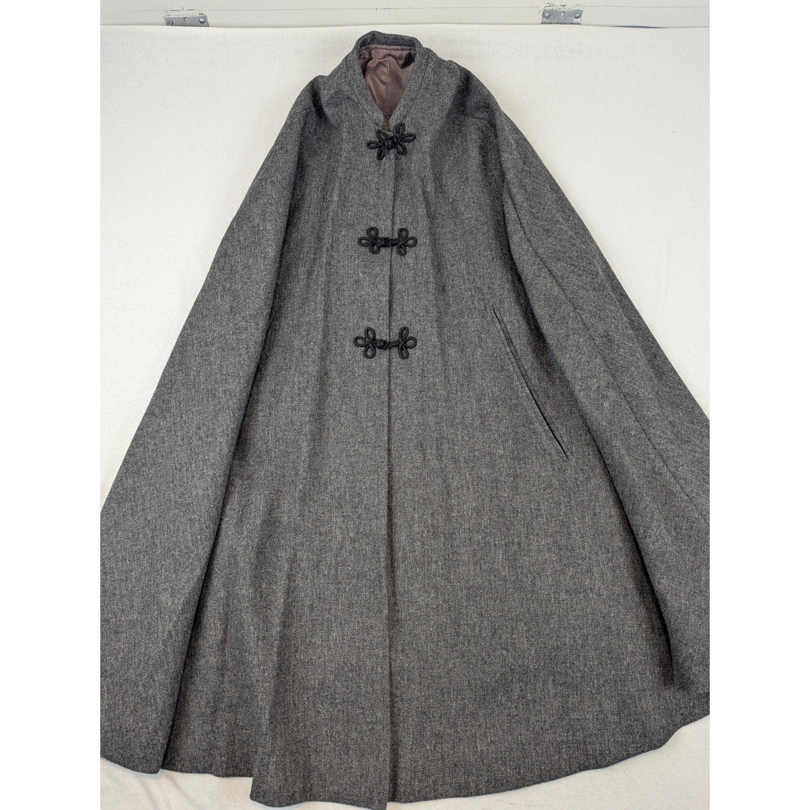 VTG Grey Wool Blend Cape Coat Frog Latch Grey Goth Victorian Dark Academia Retro