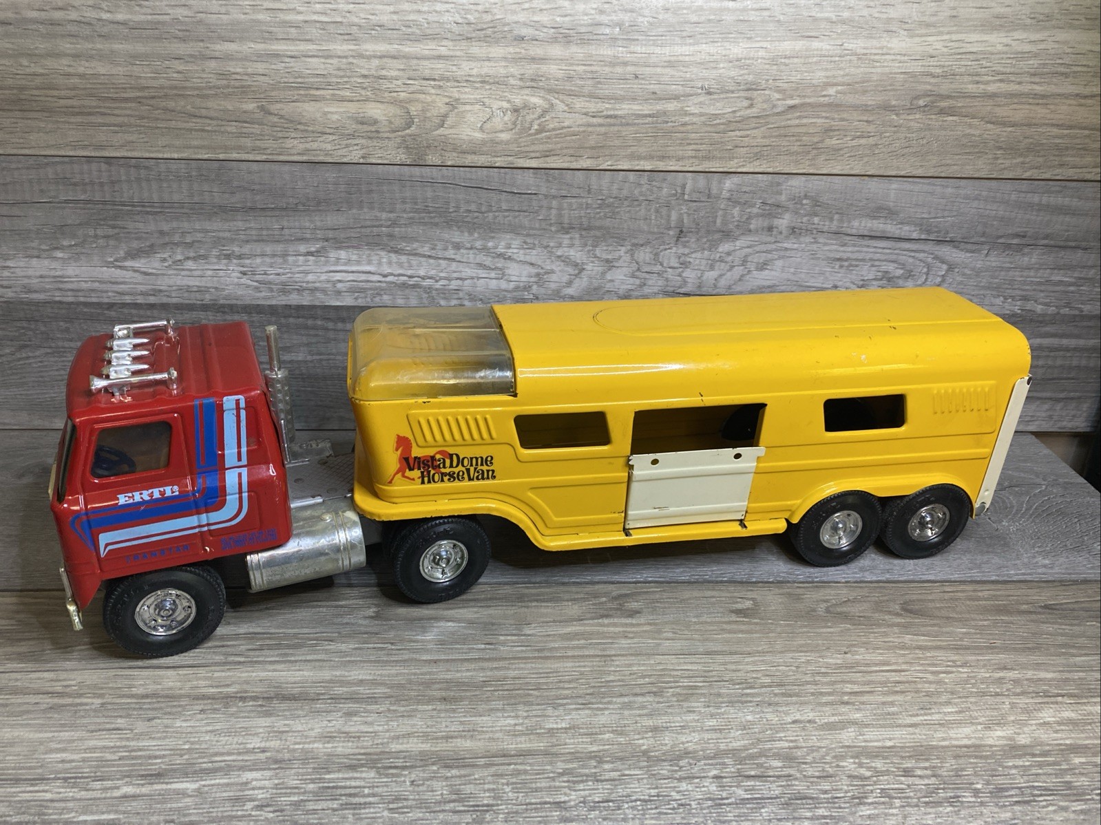 Vtg ERTL Pressed Steel International Transtar Vista Dome Horse Van 1971 Semi 21\