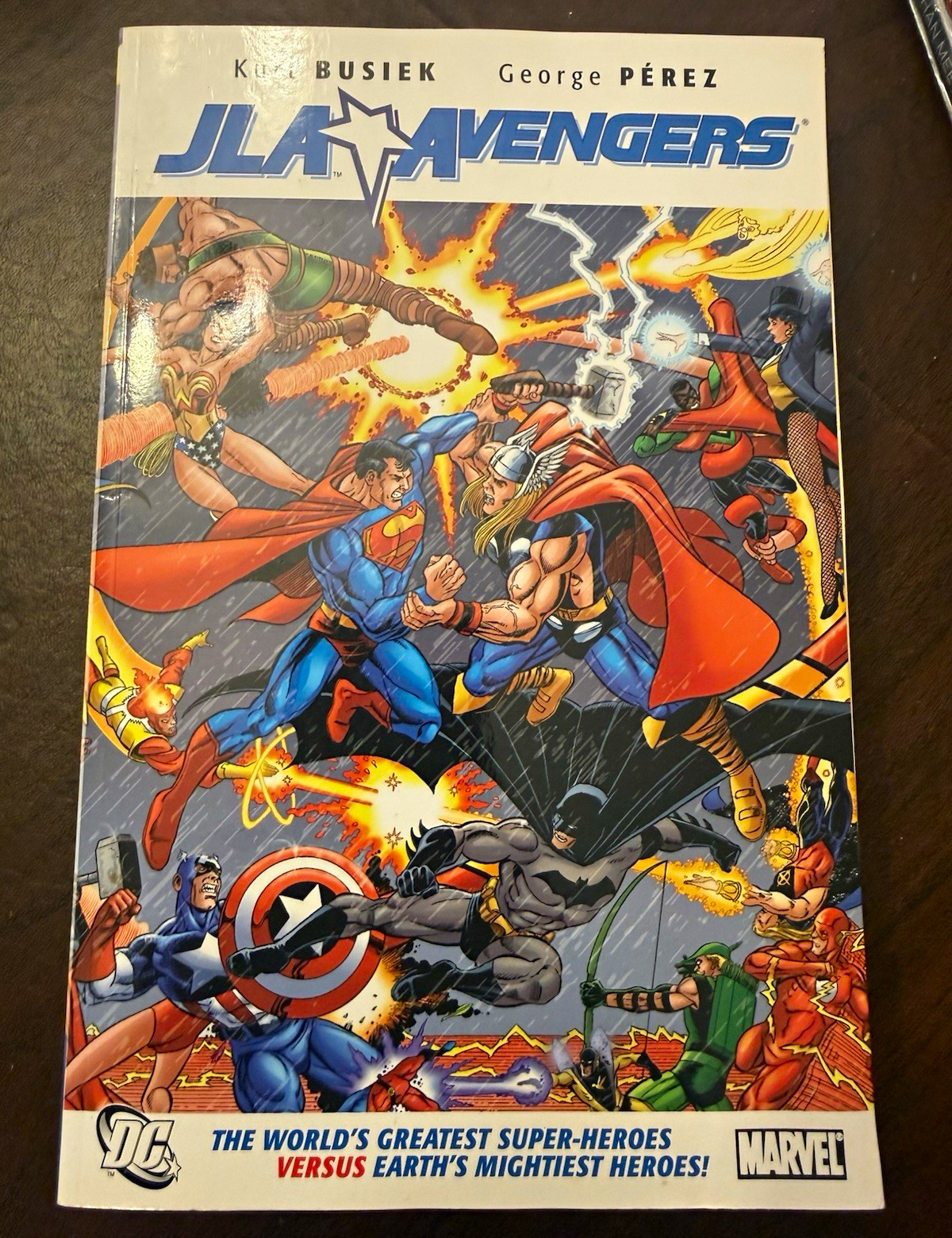JLA/Avengers DC/Marvel TPB Trade Paperback Kurt Busiek George Pérez JLA/Avengers DC/Marvel TPB Trade Paperback Kurt Busiek George Pérez