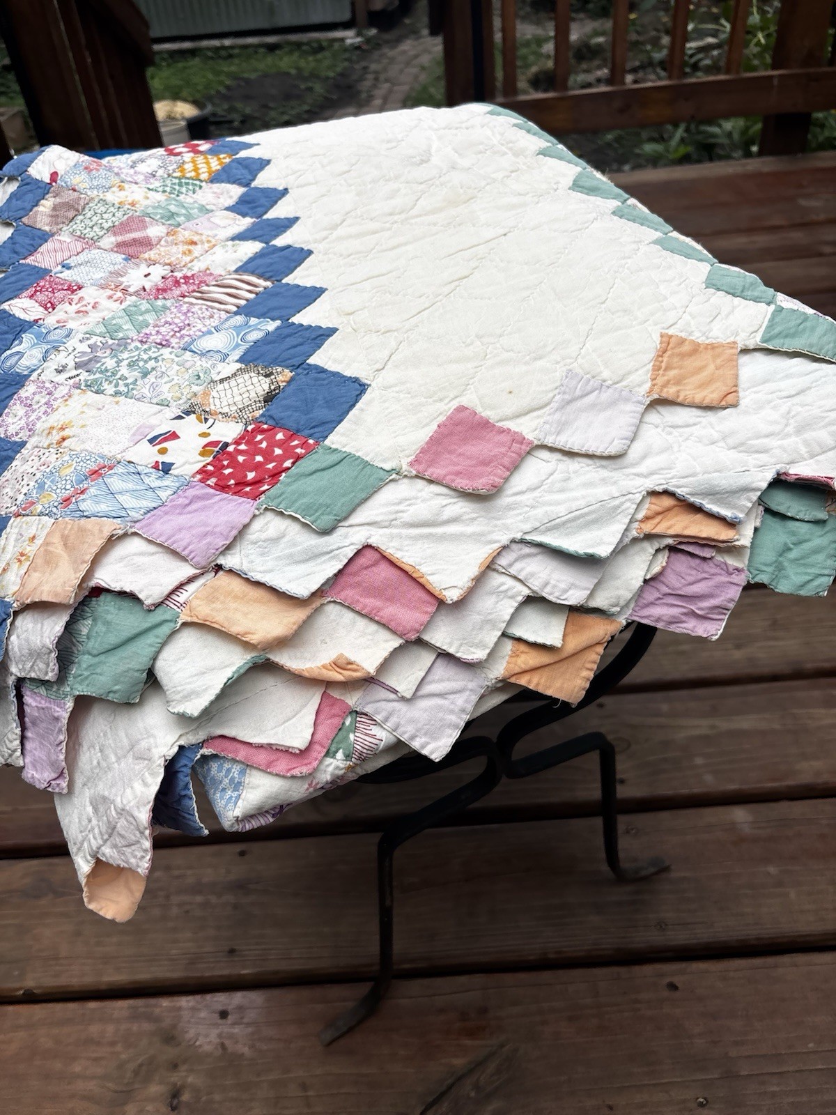 Vtg Handmade Quilt Trip Around the World postage stamp feed sack fabrics 100x80