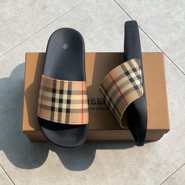 Burberry Men’s Nova Check Slide Sandals Beige/Black/Red Rubber Slip-On 11 us