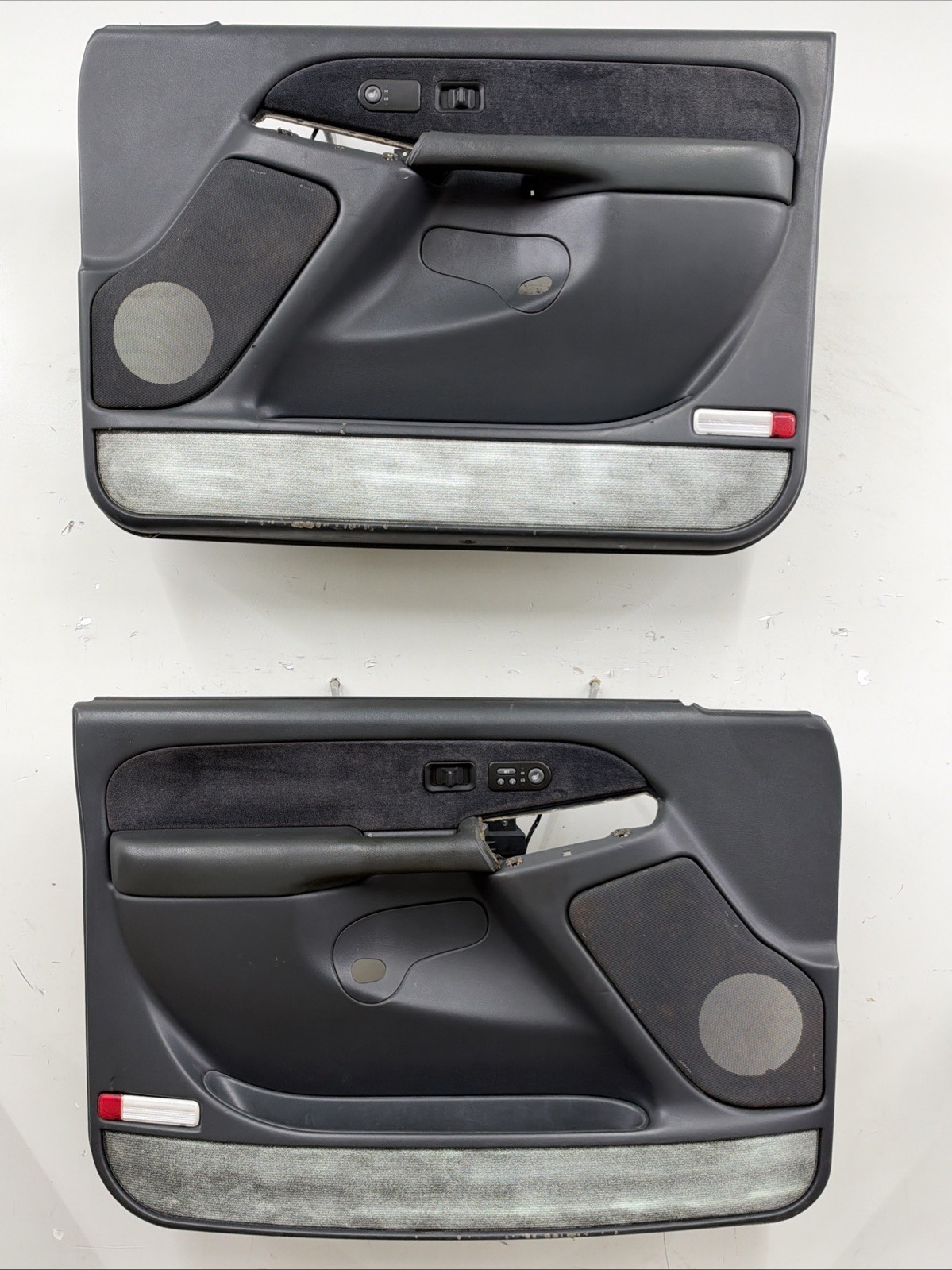 99-02 Chevy Silverado Tahoe GMC Sierra Yukon Set Of Front Power Door Panels OEM