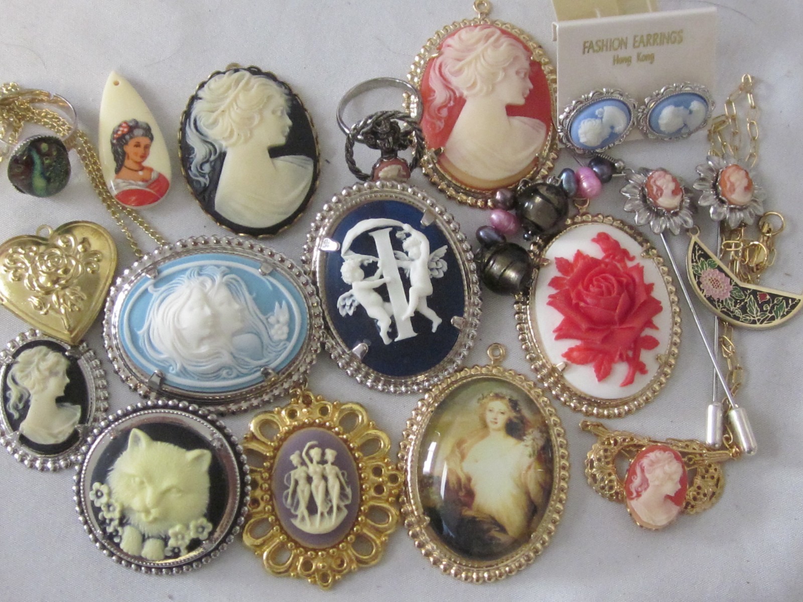 20 Wear Cameo Jewelry Lot VTG & Modern Brooches Necklaces Earrings Rings Locket
