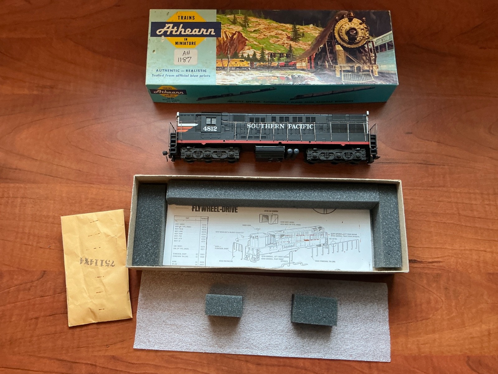 Athearn 4328 HO Southern Pacific Trainmaster DUMMY LOCOMOTIVE Black Widow