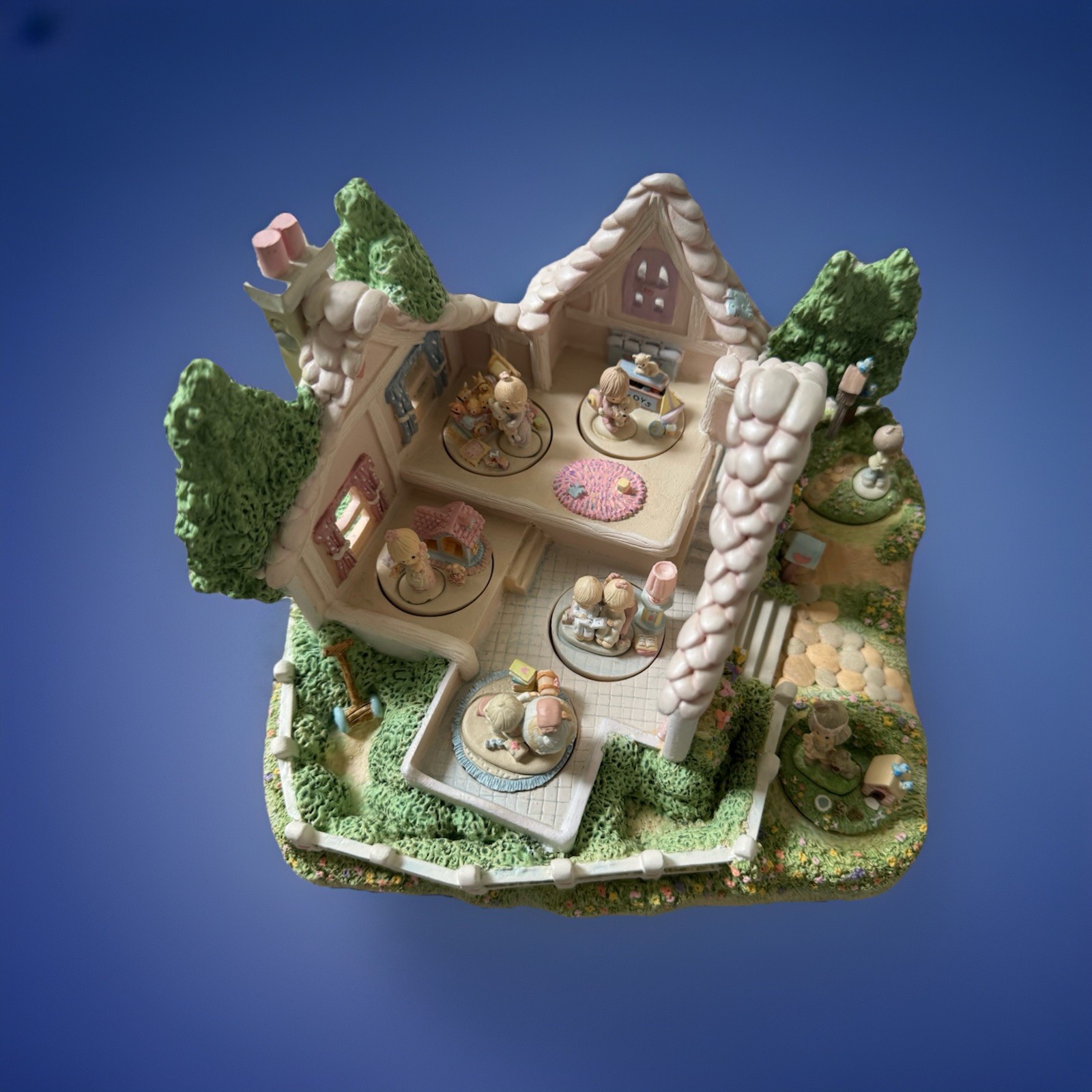 Precious Moments Goebel Miniatures 777-D Heart and Home 1996 First Issue