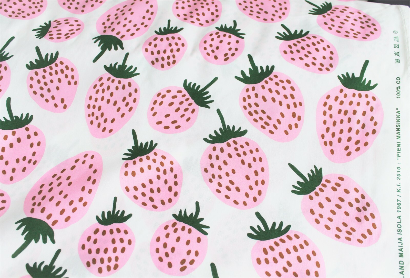 Marimekko cotton fabric pink/green/gold Pieni Mansikka 145x100cm by Maija Isola