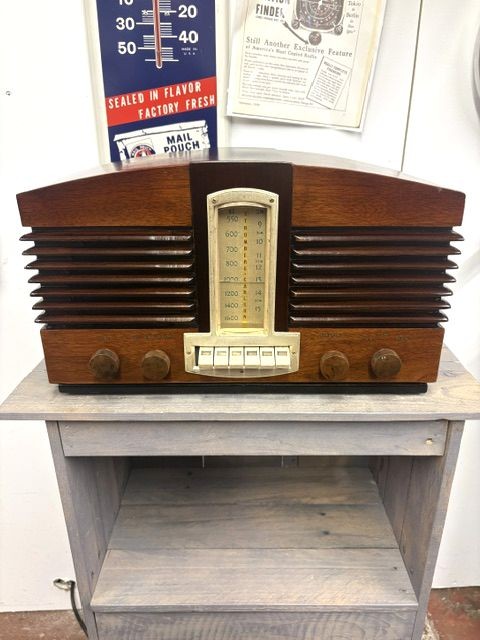 Stromberg Carlson 1110HW  Table Radio