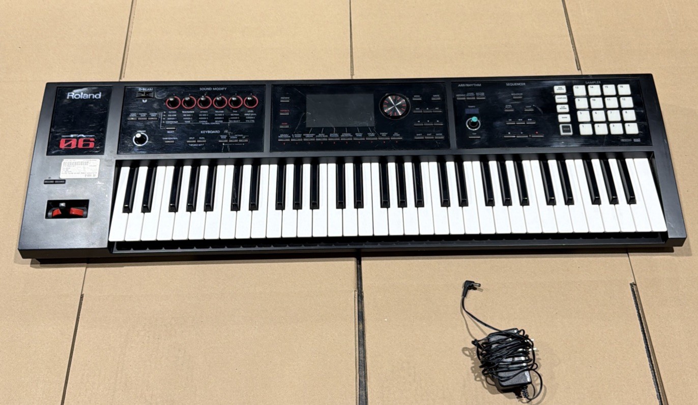 USED Roland FA-06 61-Key Music Workstation Synthesizer with Power Supply