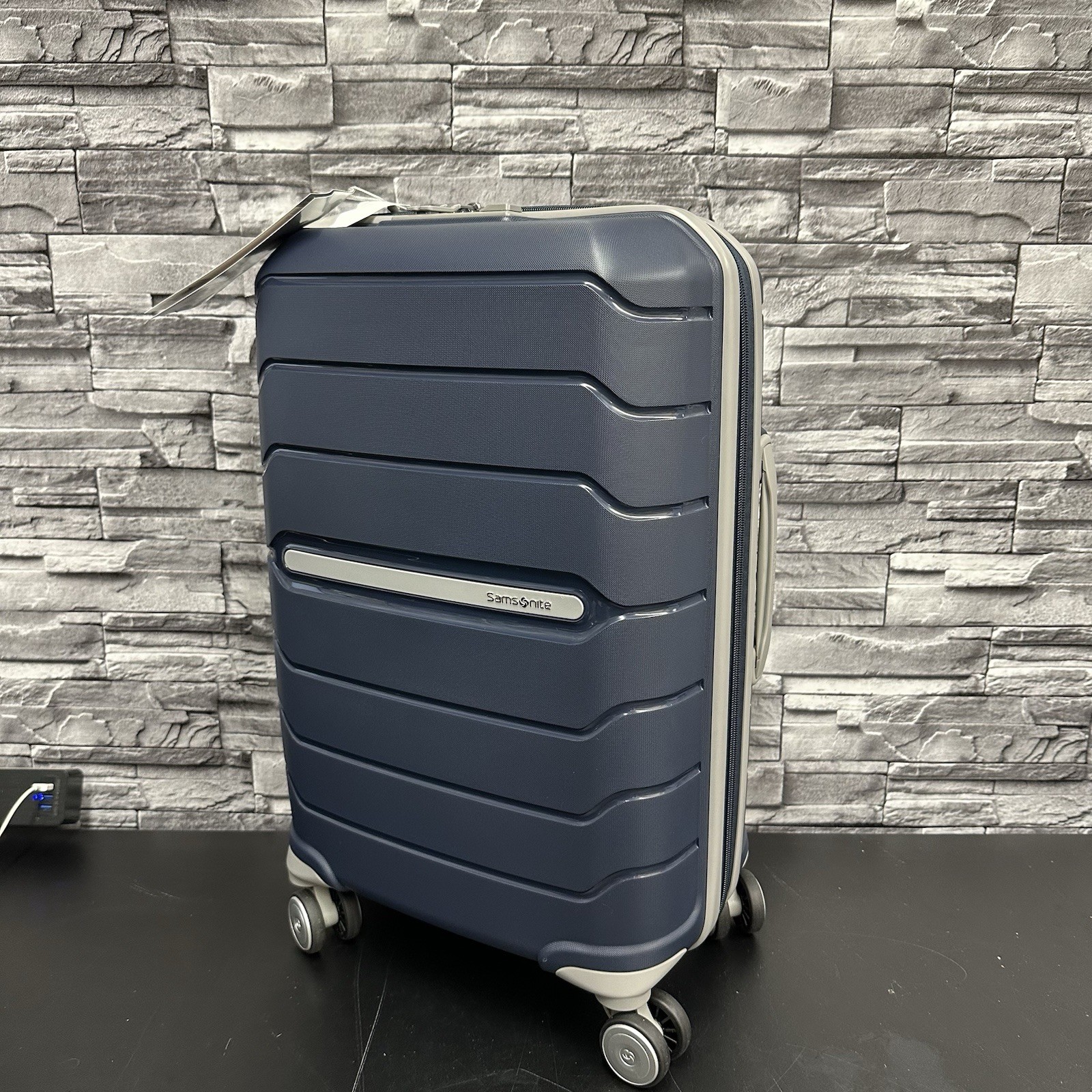 Samsonite Freeform Hardside 21-Inch Spinner 78255-1596