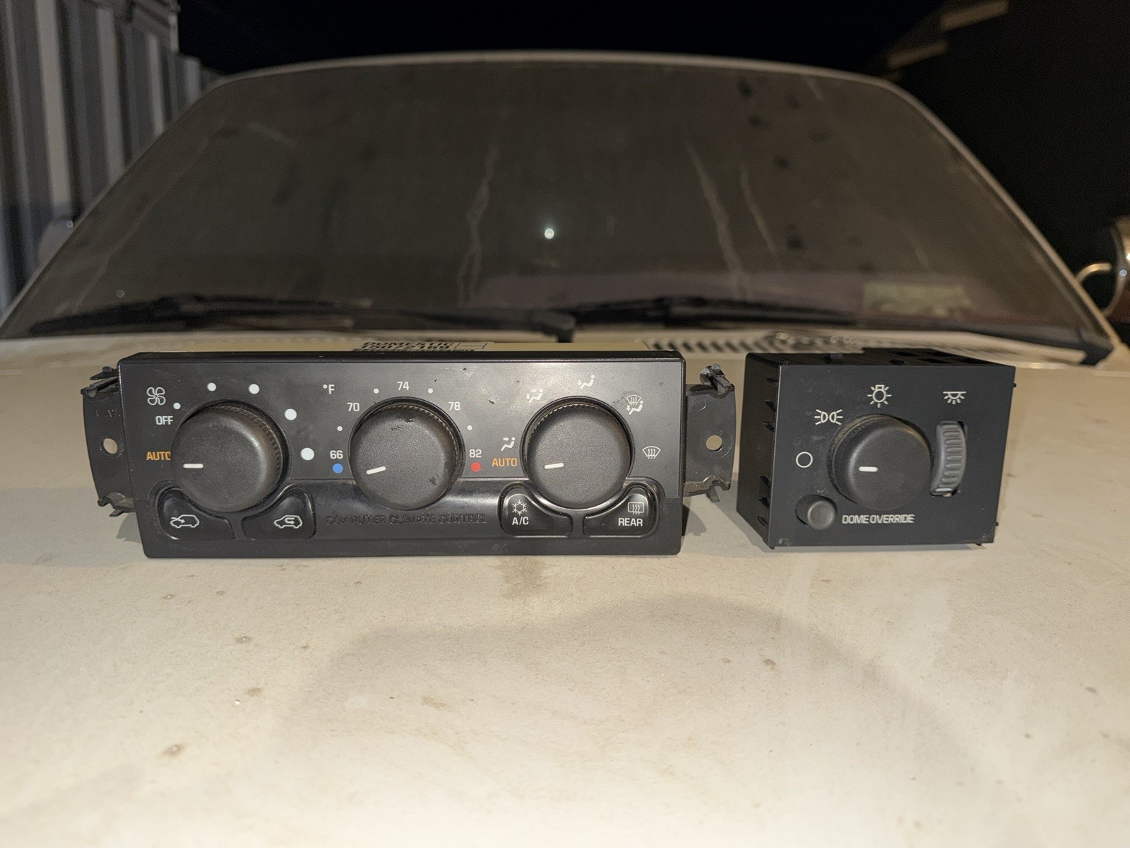 99-02 Escalade Silverado Yukon TahoeAc Climate Control/Dome Light Switch OEM 99-02 Escalade Silverado Yukon TahoeAc Climate Control/Dome Light Switch OEM