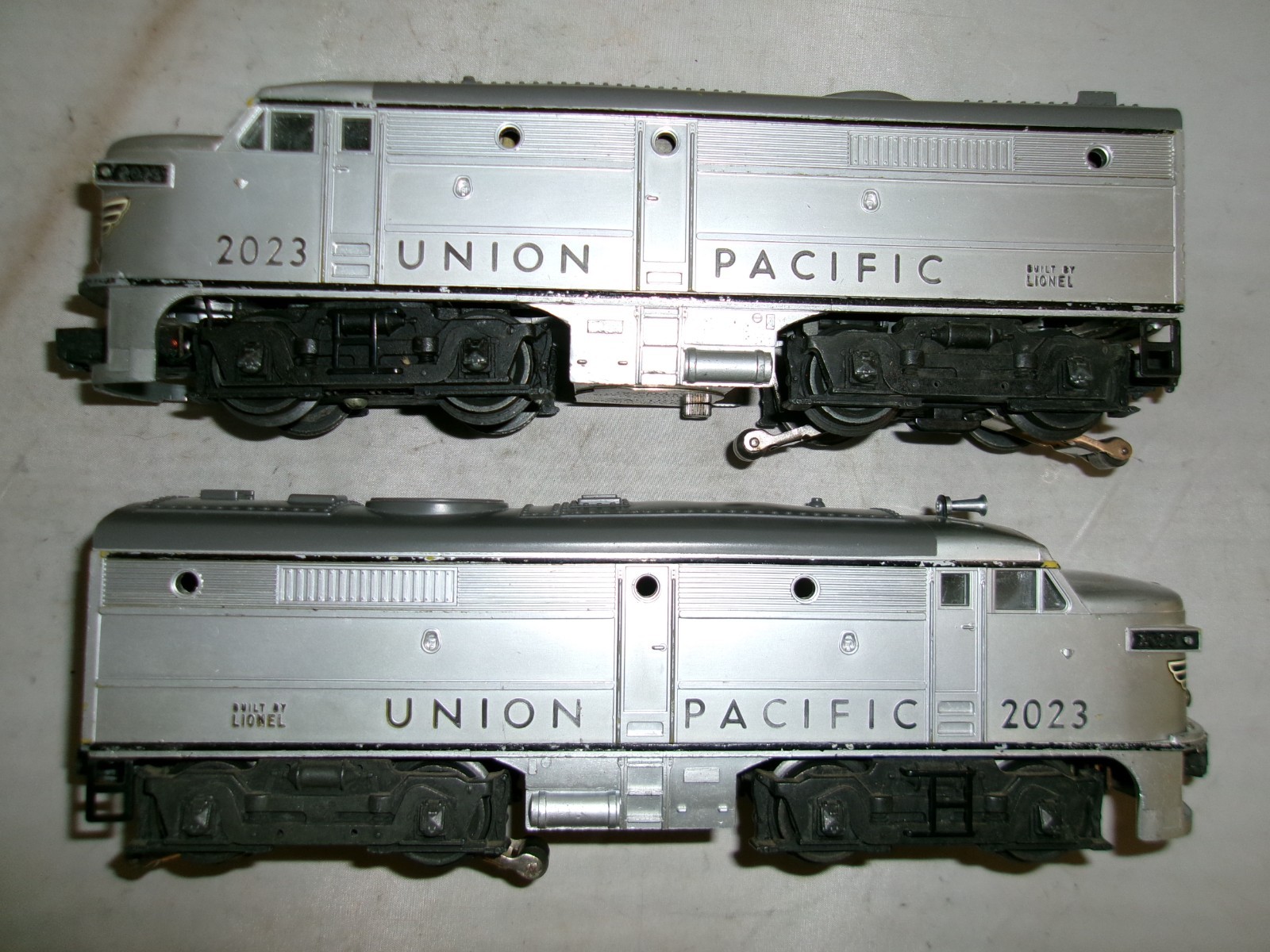 Lionel Postwar 2023 Union Pacific AA Diesel set, clean c6 c1951 Silver/gray Lionel Postwar 2023 Union Pacific AA Diesel set, clean c6 c1951 Silver/gray