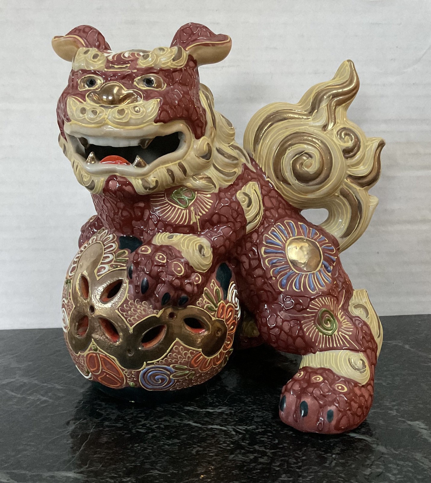 Vintage Japanese Kutani Shishi Foo Dog Guardian Lion Brocade Ball Porcelain 6.5\