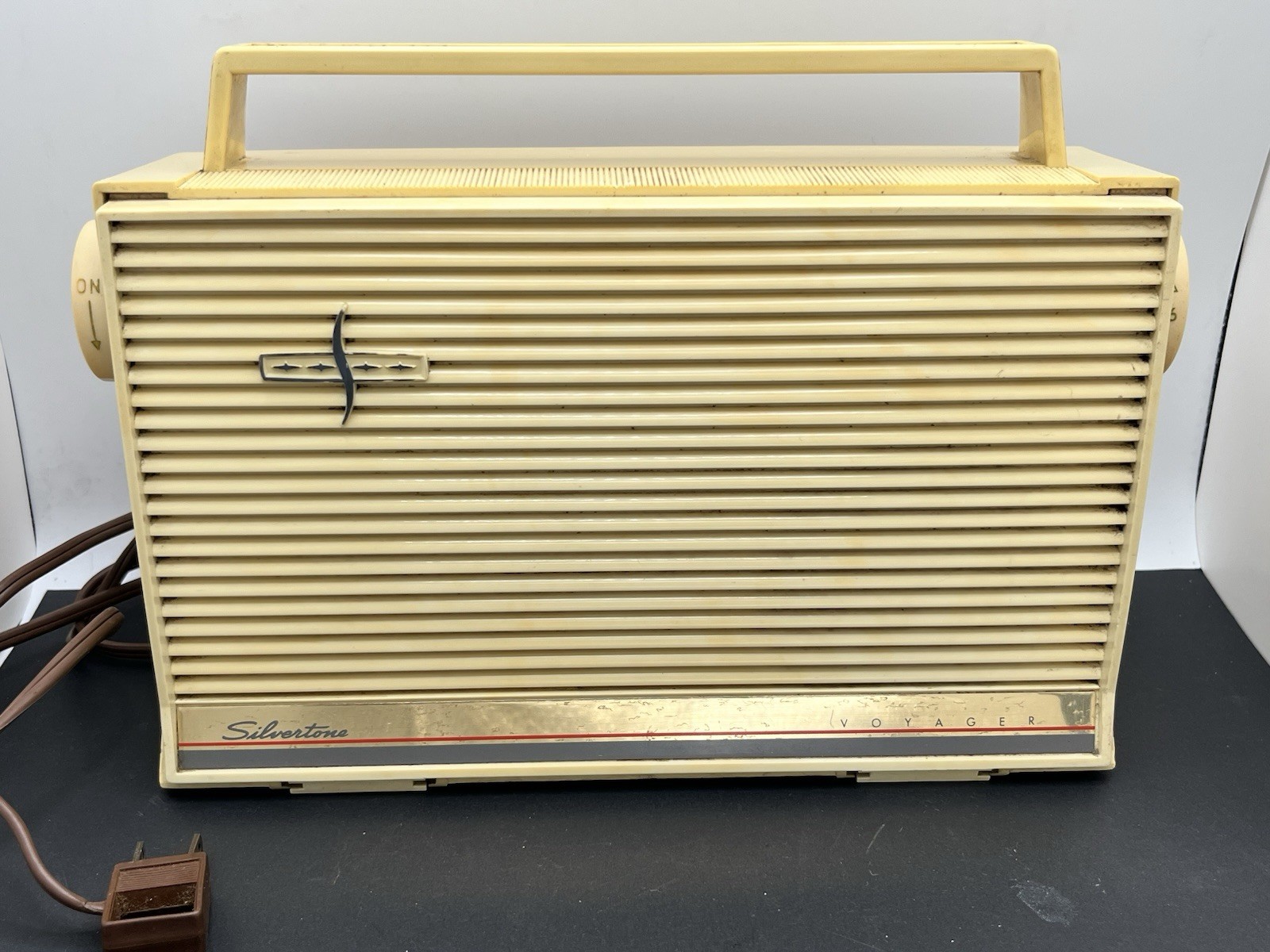 RARE Vintage Sears Silvertone Voyager Radio MCM Transistor AM Portable -TURNS ON