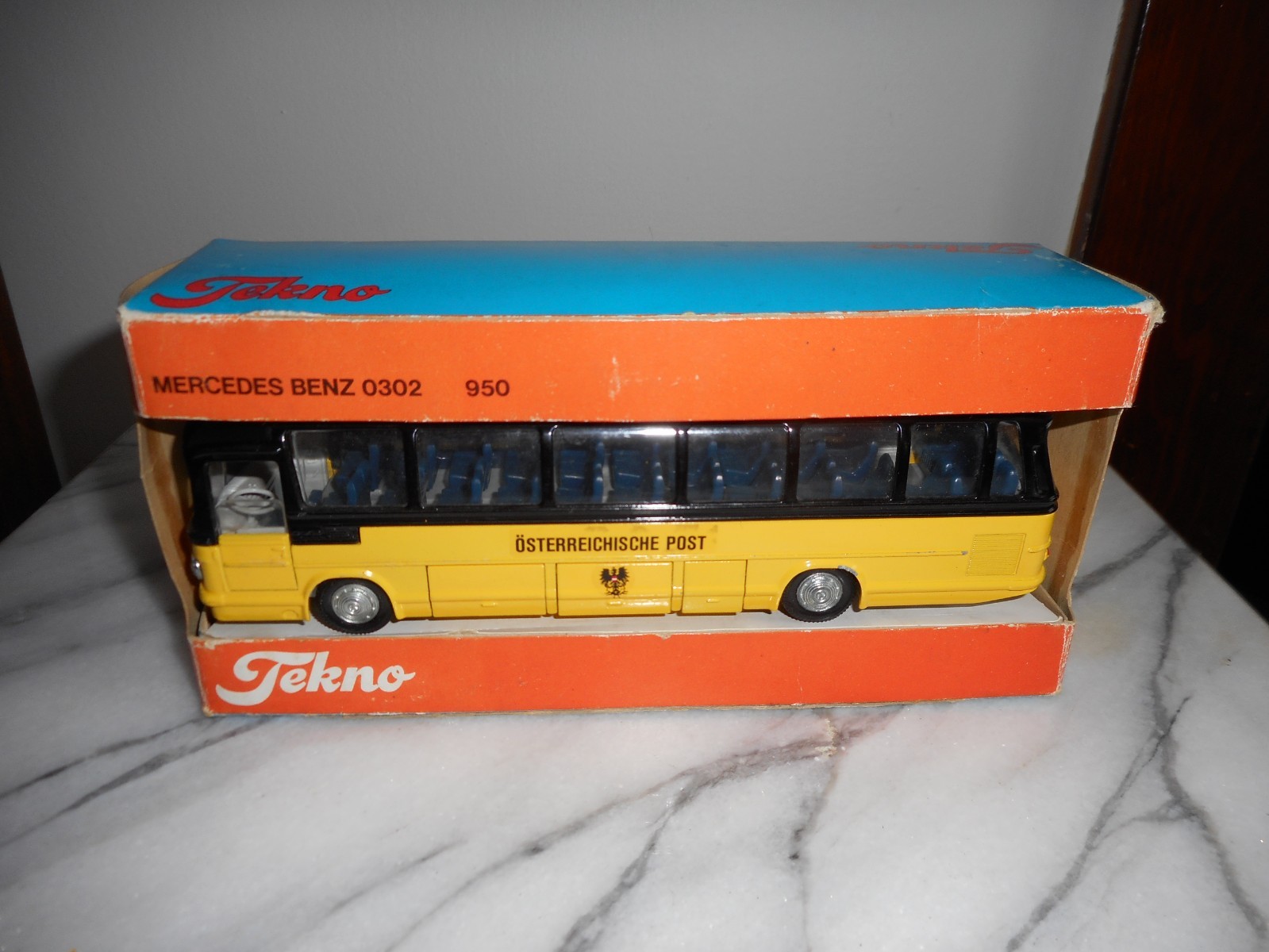 TEKNO OSTERREICHISCHE POST LIVERY/Mercedes-Benz 0302 950 Yellow & Black /w Box