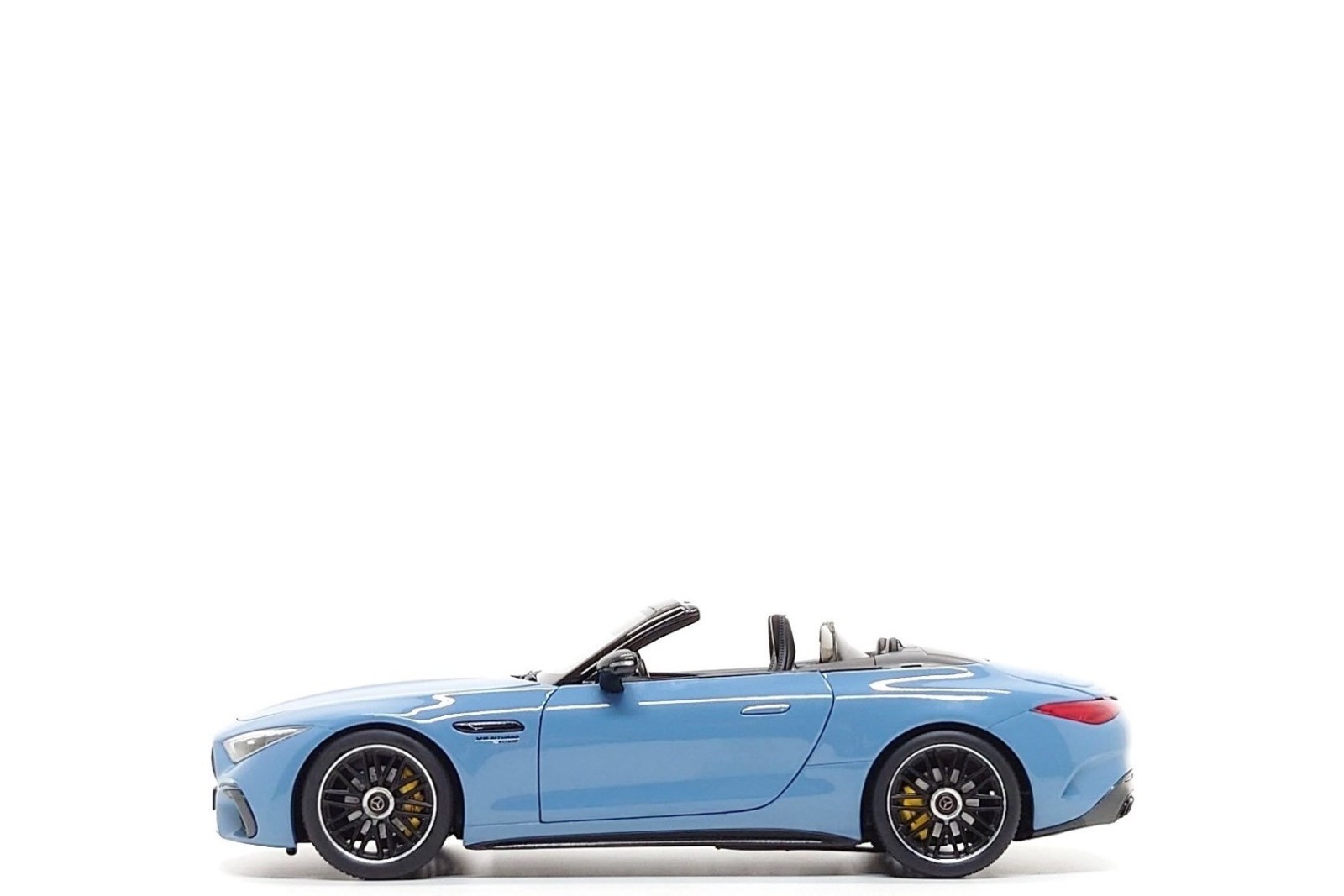 iScale 1:18 Mercedes-Benz SL63 AMG 4MATIC+ (R232) in Vintage Blue