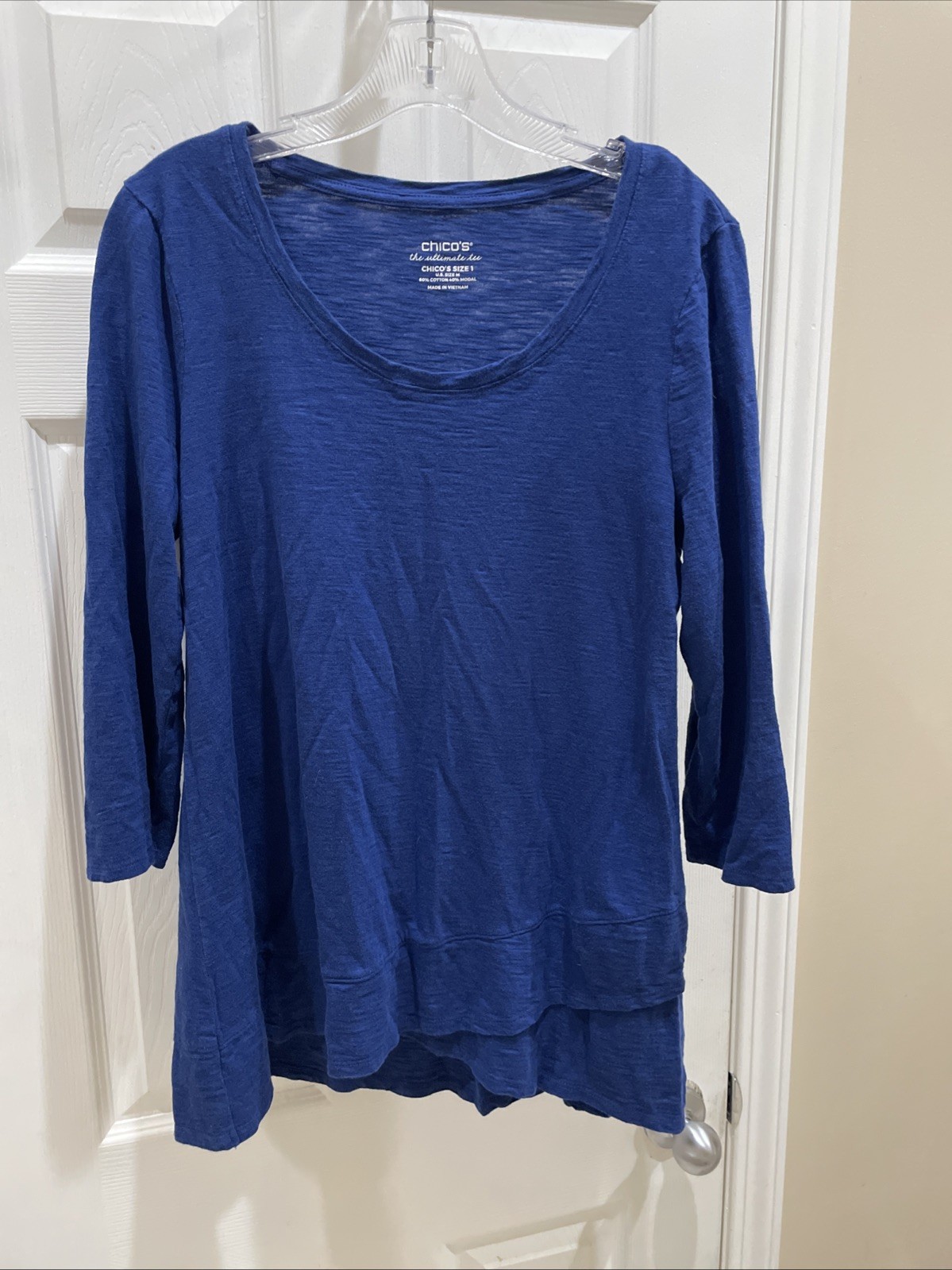 Chicos Ultimate Womens Size 1 Pretty Blue shirt Pull Over Top 3/4 Sleeve