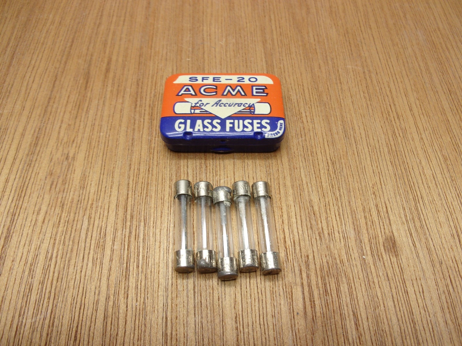 Acme Fuse Tin With Original SFE-20 Glass Fuses Vintage Antique NOS 50-60\'S USA 