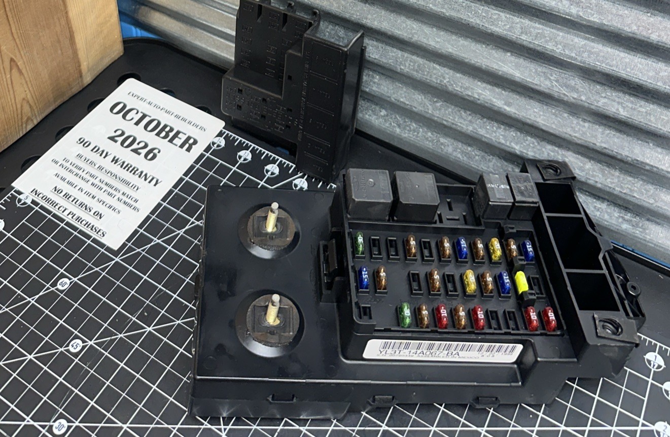 REBUILT 1999 2003 FORD F150 OEM FUSE BOX YL3T-14A067-BA REMANUFACTURED REBUILT 1999 2003 FORD F150 OEM FUSE BOX YL3T-14A067-BA REMANUFACTURED