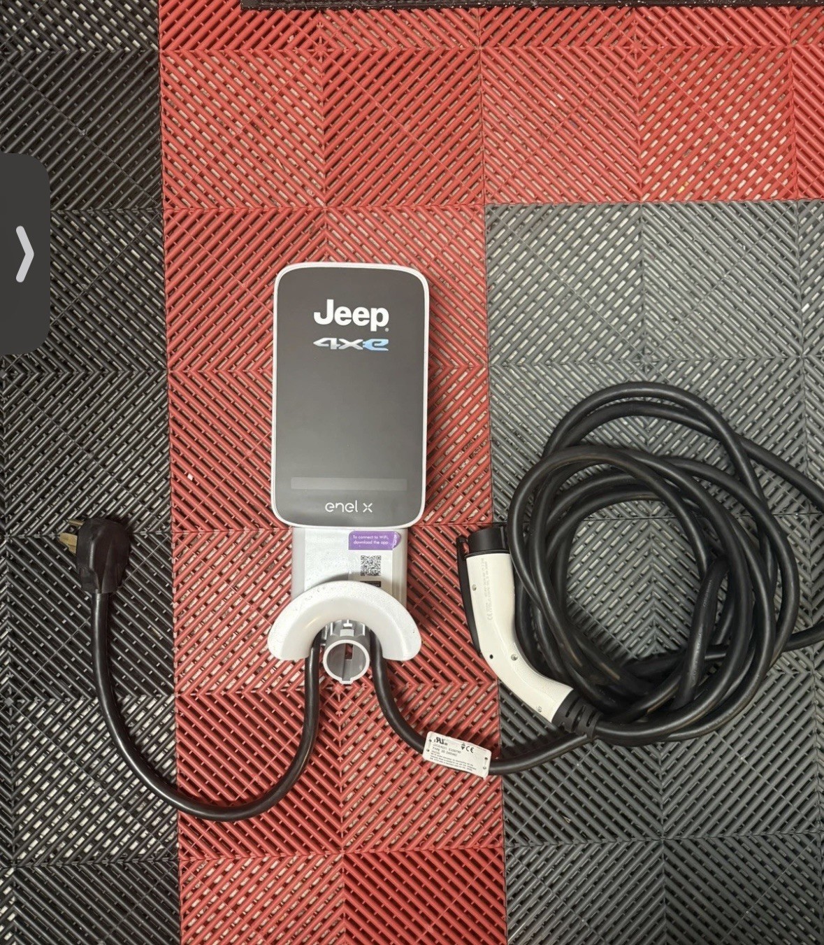 Jeep Wrangler 4Xe Enel X Mopar Home Charger 240V 32 amp JuiceBox 32 W/ Lock/keys