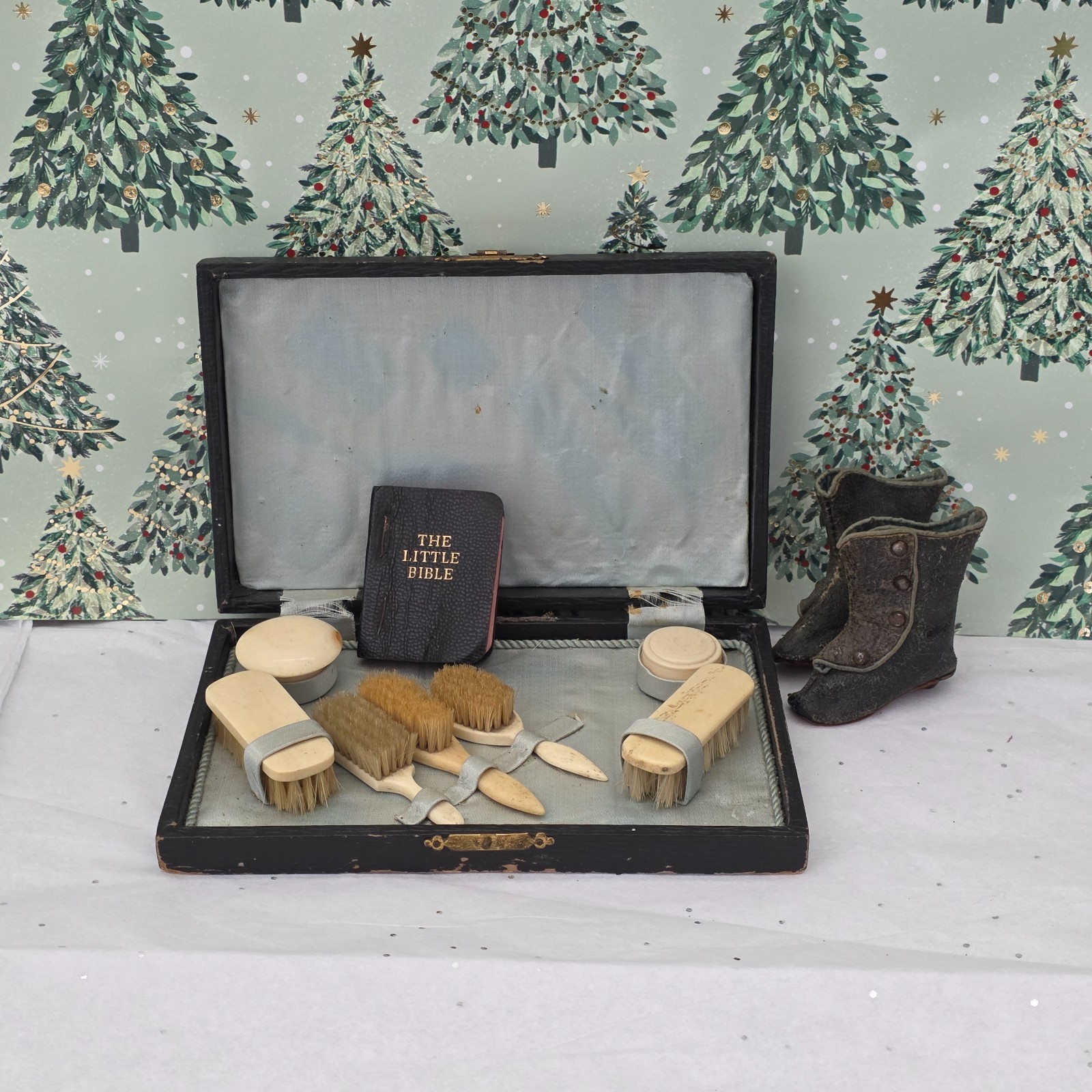 French Fashion doll vanity case French Fashion doll vanity case