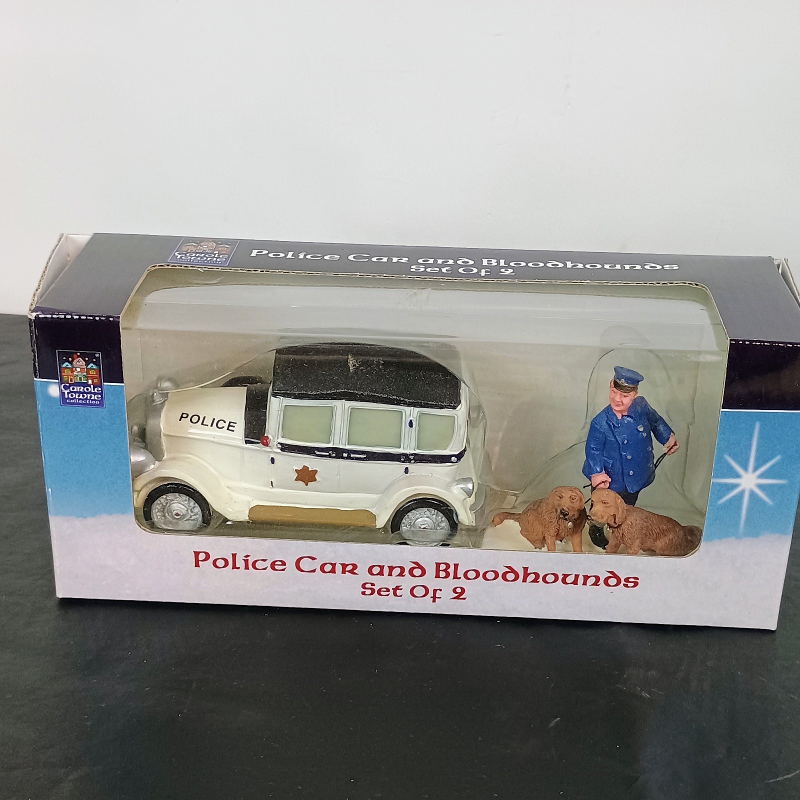 Lemax 2006 Carole Towne Police Car And Bloodhounds 2pc Set In Box Lemax 2006 Carole Towne Police Car And Bloodhounds 2pc Set In Box