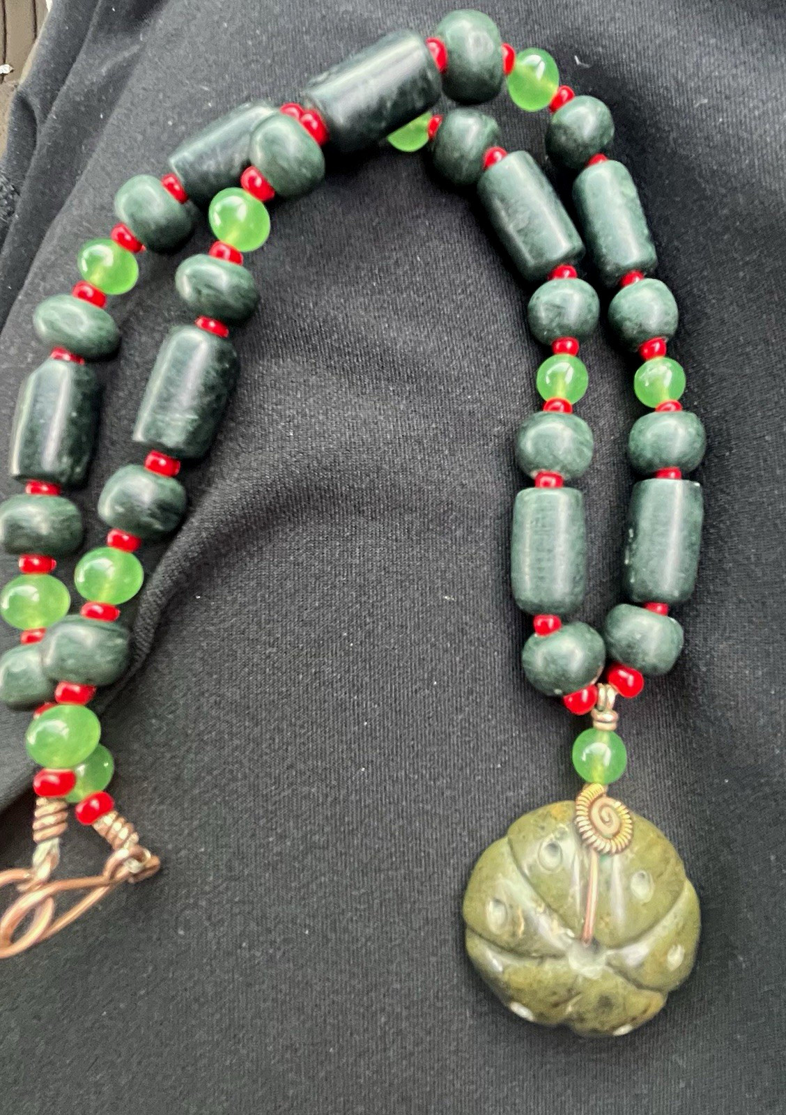 Vintage Chinese carved dark green Jade melon pendant necklace ( 1950-1980 )