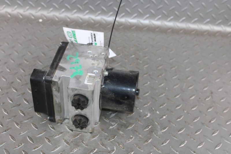 2014-2015 Dodge Ram 2500 Anti-Lock Brake Pump ABS Assembly Pre-Owned.