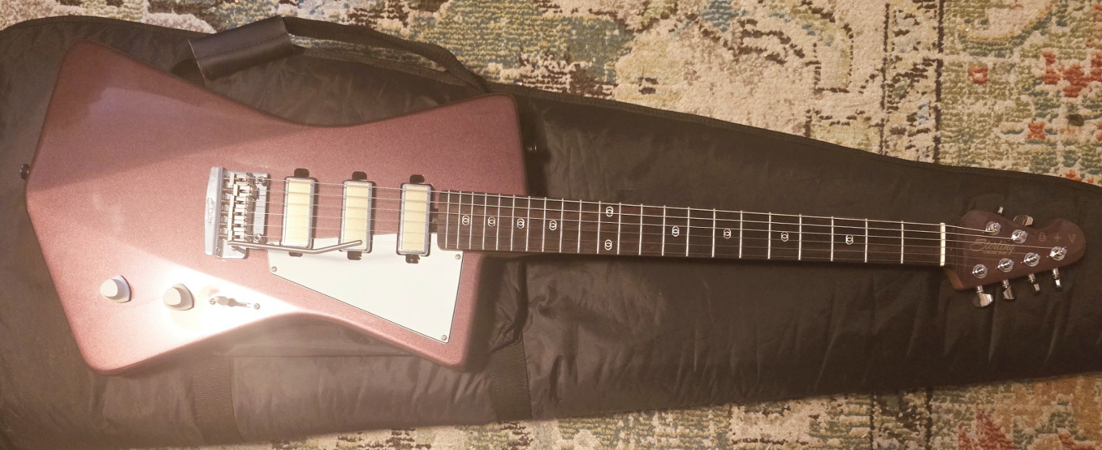 Sterling St Vincent Goldie Electric Guitar Velveteen- Excellent Condition LOOK👀 Sterling St Vincent Goldie Electric Guitar Velveteen- Excellent Condition LOOK👀