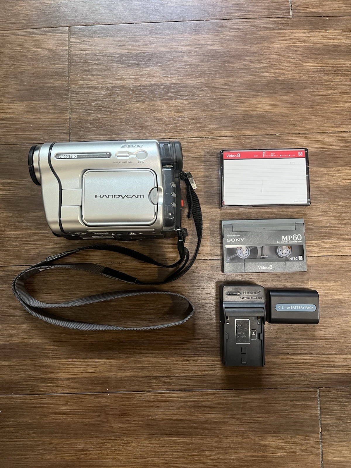 Sony Handycam CCD-TRV138 Hi8 Video8 8mm Camcorder Charger Tape Bundle - Working