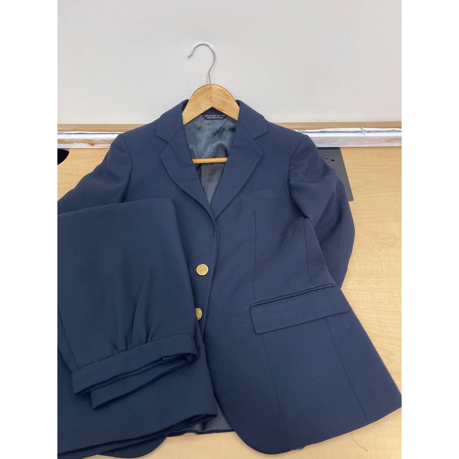 Vintage Carole Andrews Navy Blue 2 Piece Skirt Suit Set Gold Crest Buttons USA Vintage Carole Andrews Navy Blue 2 Piece Skirt Suit Set Gold Crest Buttons USA