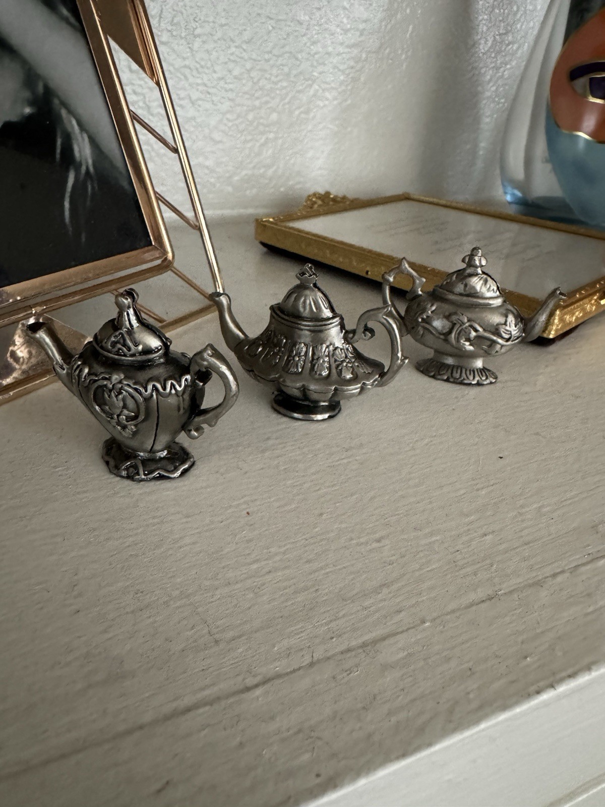 Ganz Trio Of Miniature Pewter Tea Pots Raised Floral Design 1 Inch Tall Ganz Trio Of Miniature Pewter Tea Pots Raised Floral Design 1 Inch Tall