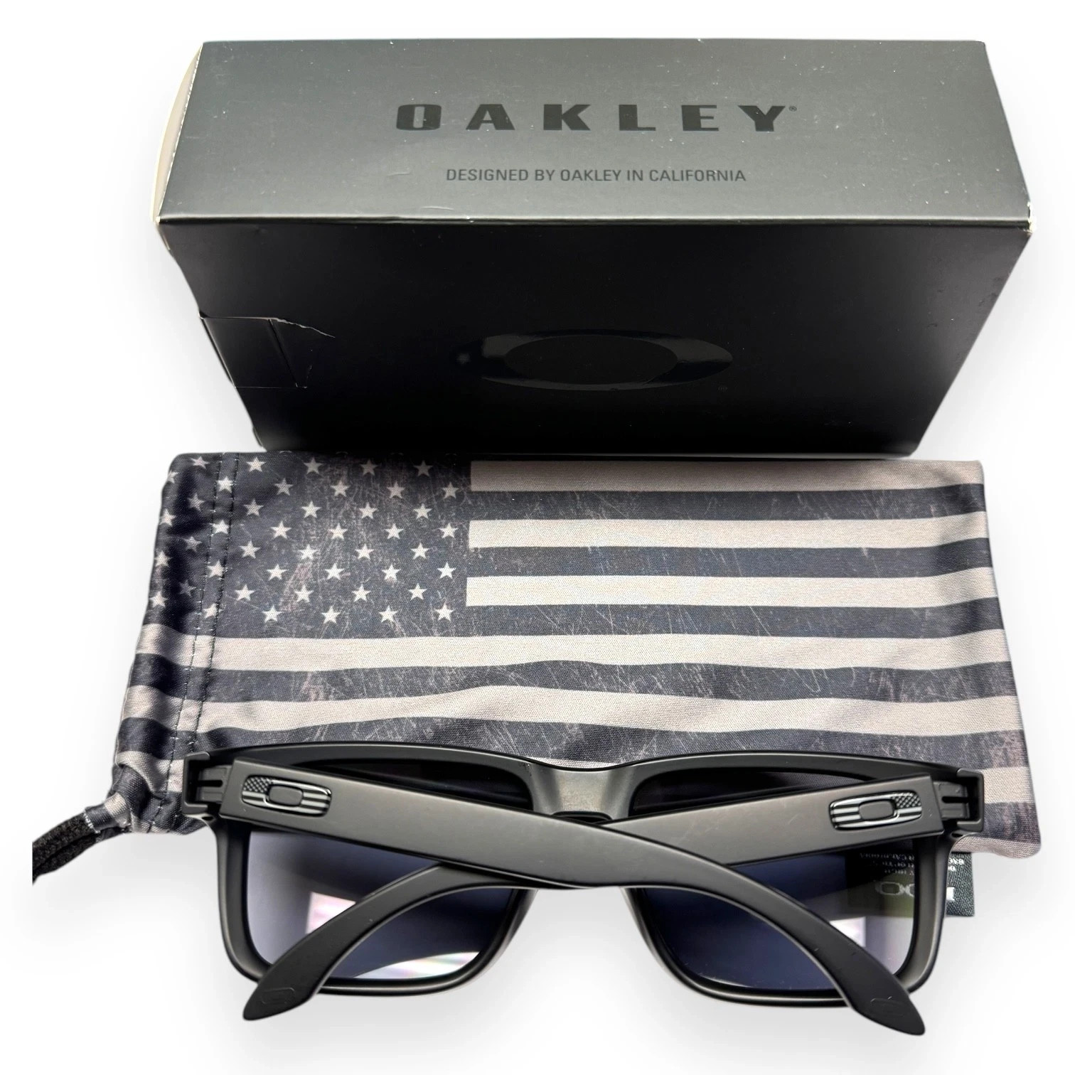 Authentic Oakley Holbrook Sunglasses OO9102-E555 Matte Black USA Flag w/Pouch