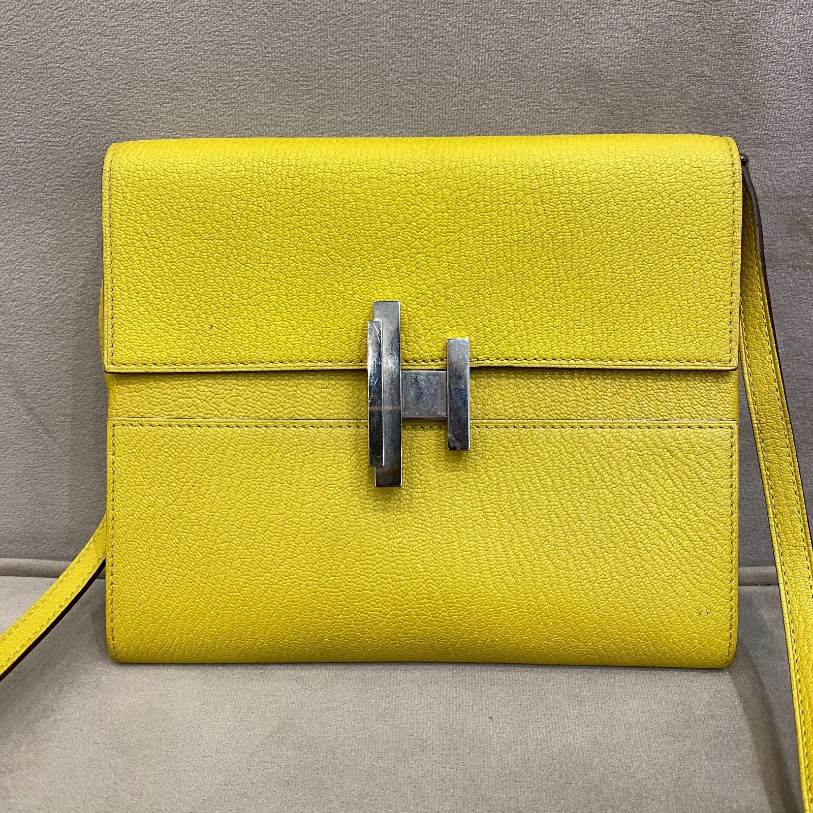 Hermes Cinhetic To Go Shoulder Bag In Yellow Leather Women One Size