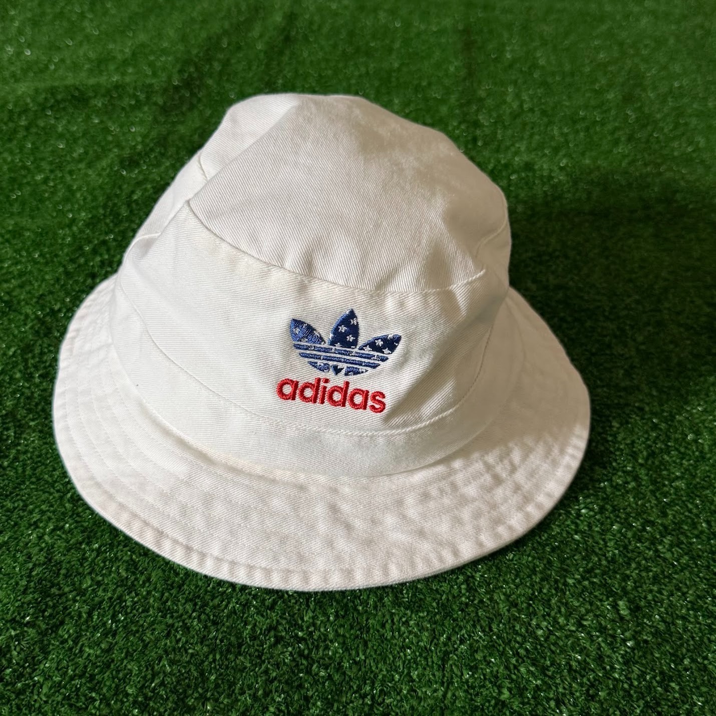 Adidas Americana Bucket Hat White Red Blue Stars Trefoil Embroidered Logo OSFA Adidas Americana Bucket Hat White Red Blue Stars Trefoil Embroidered Logo OSFA