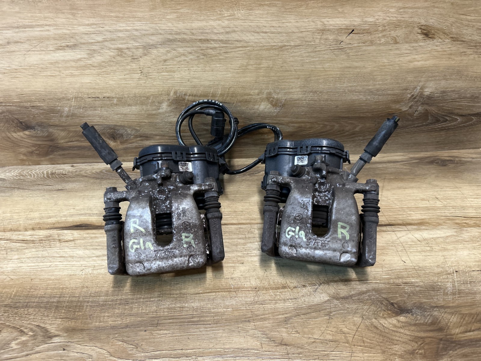 MERCEDES X156 GLA250 REAR LEFT AND RIGHT BRAKE CALIPERS SET OEM (2014_2019)
